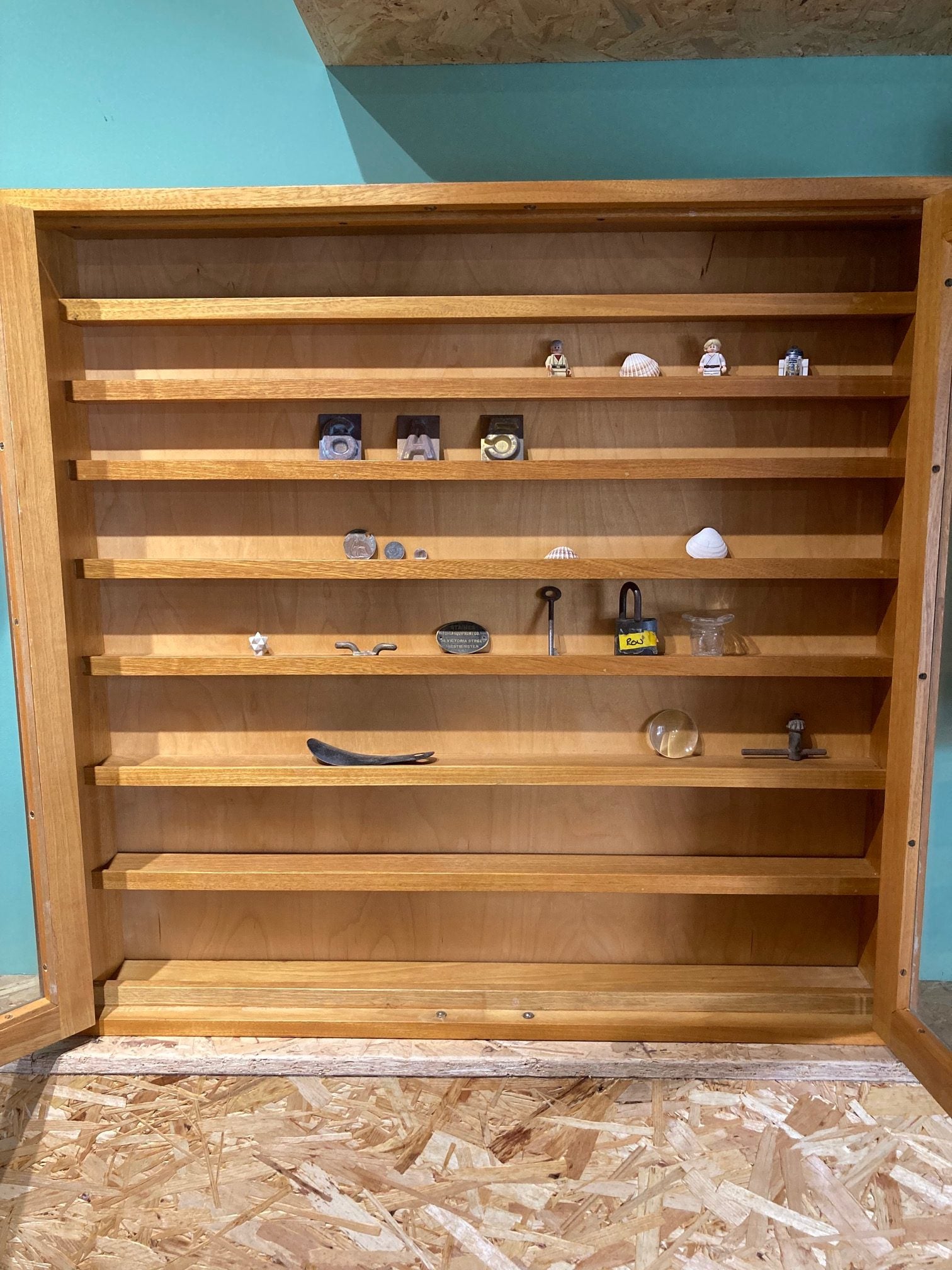 glass-display-cabinet-1