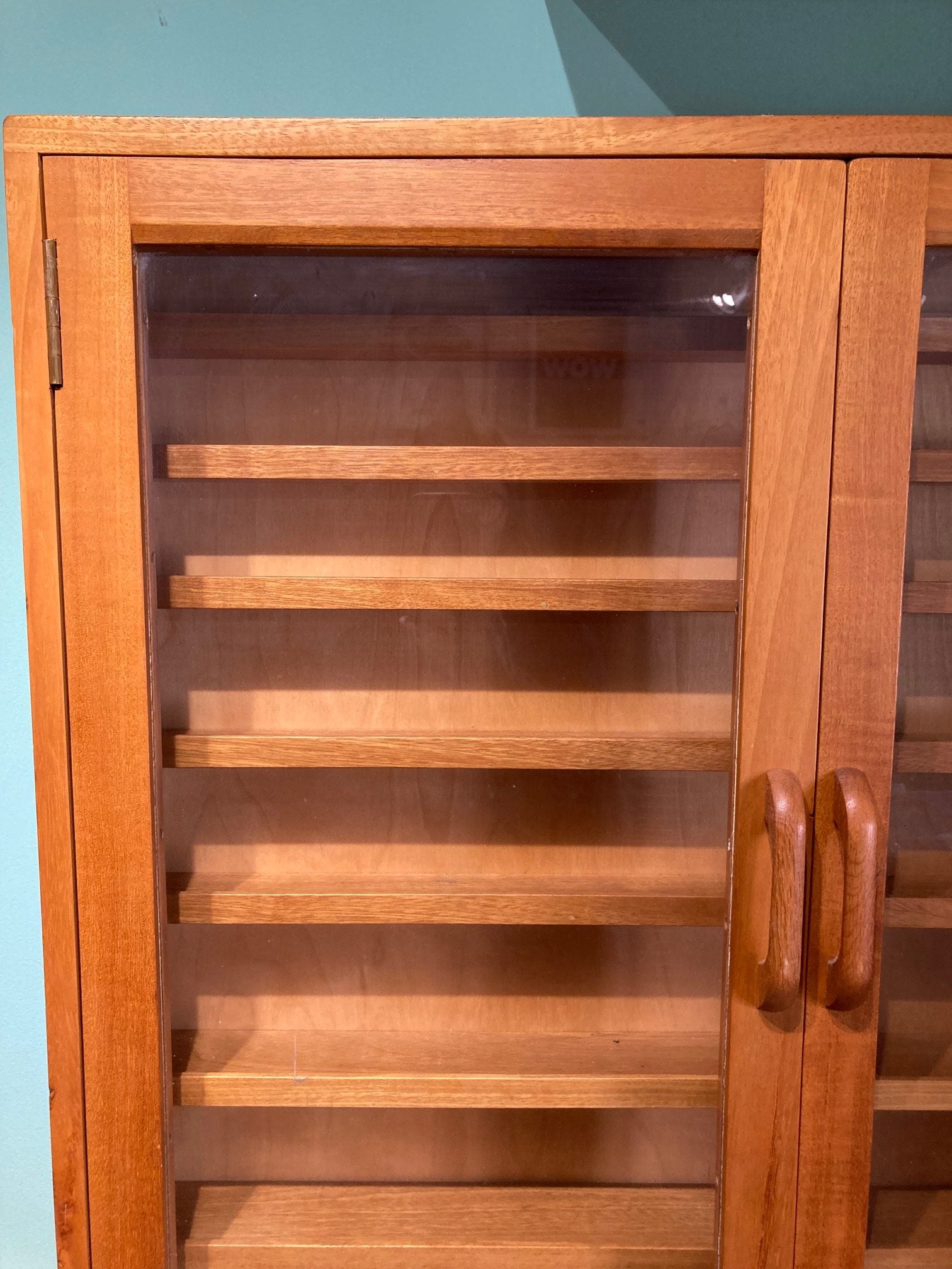 glass-display-cabinet-10