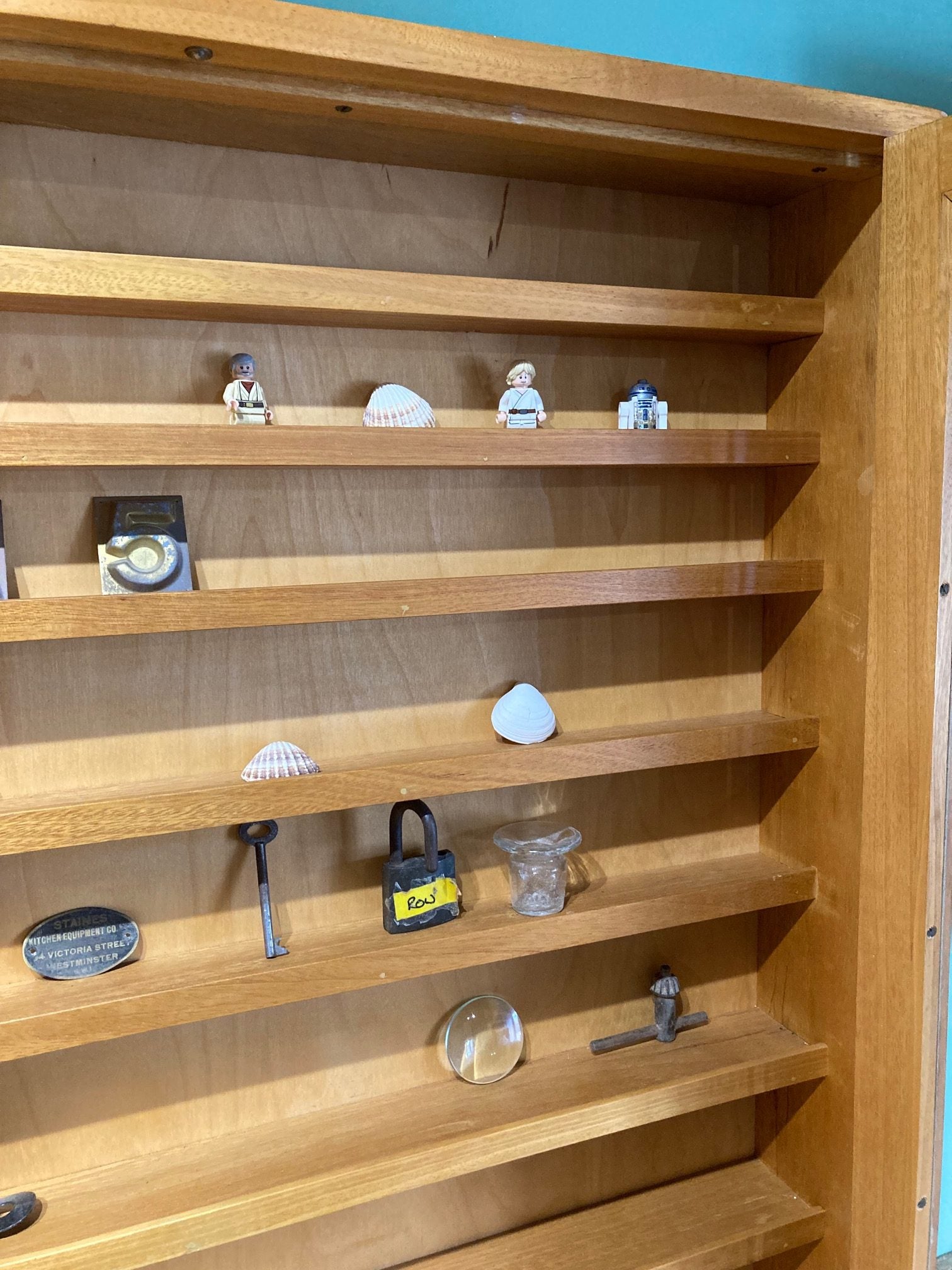 glass-display-cabinet-2
