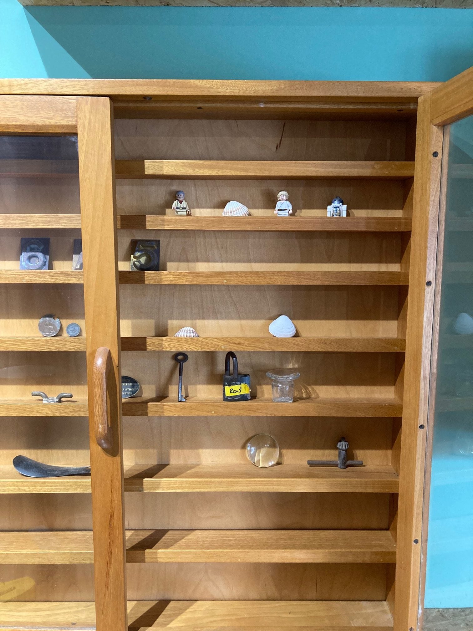 glass-display-cabinet-3