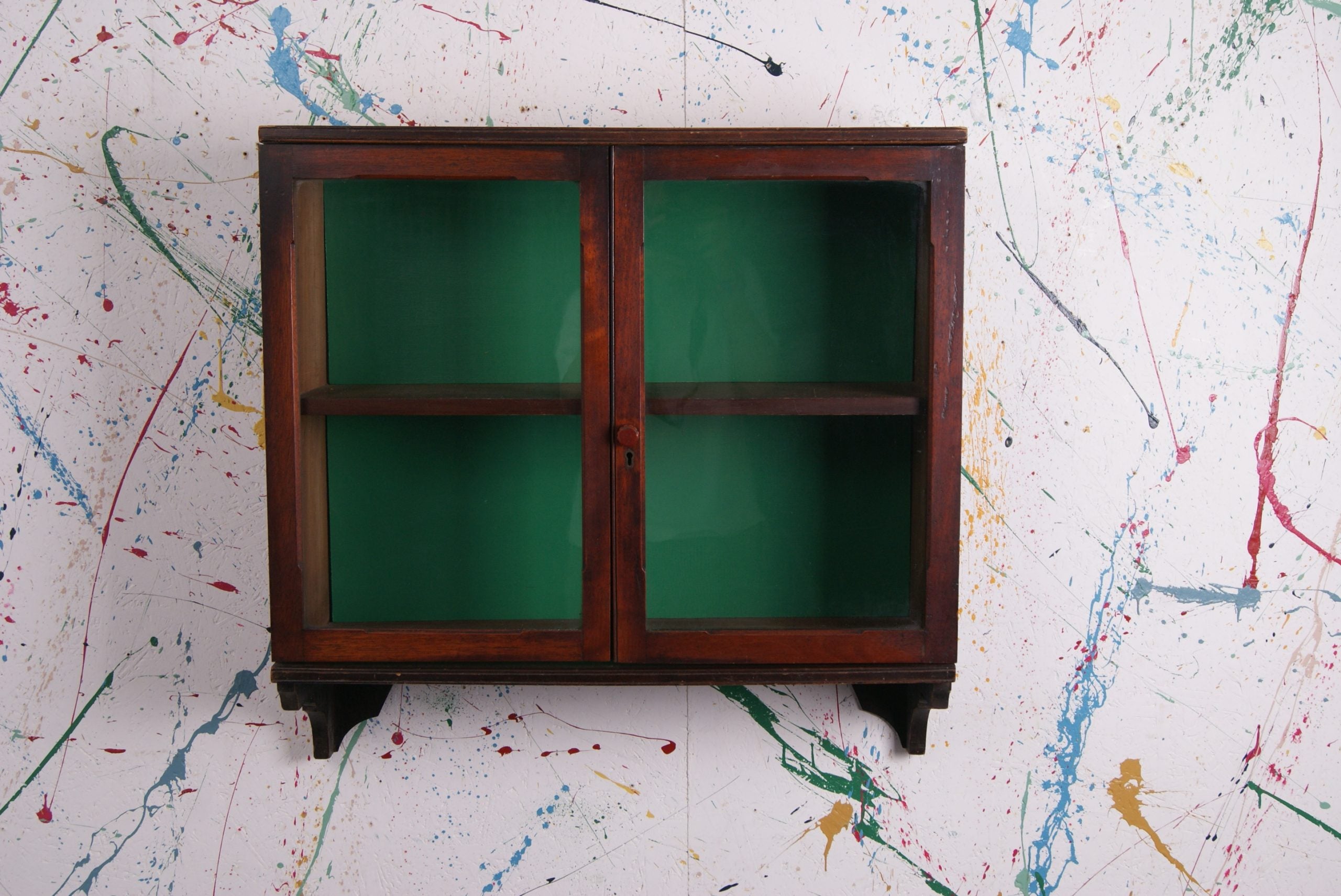 glass-wall-cabinet-1