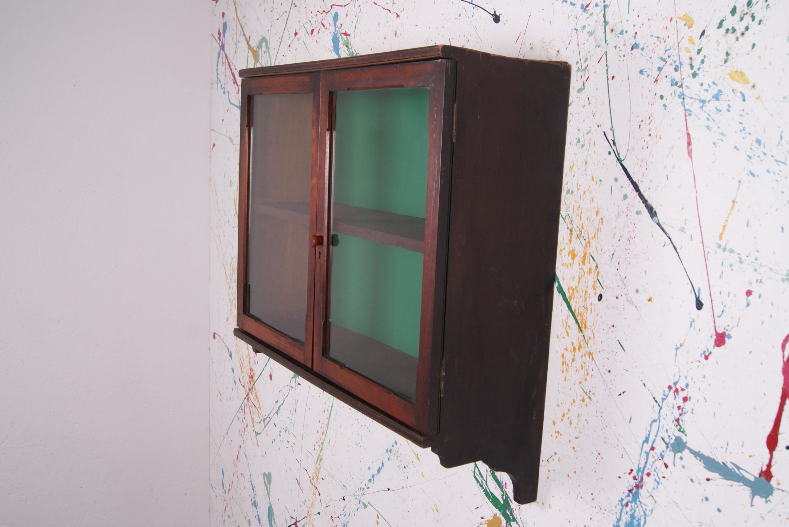 glass-wall-cabinet-2