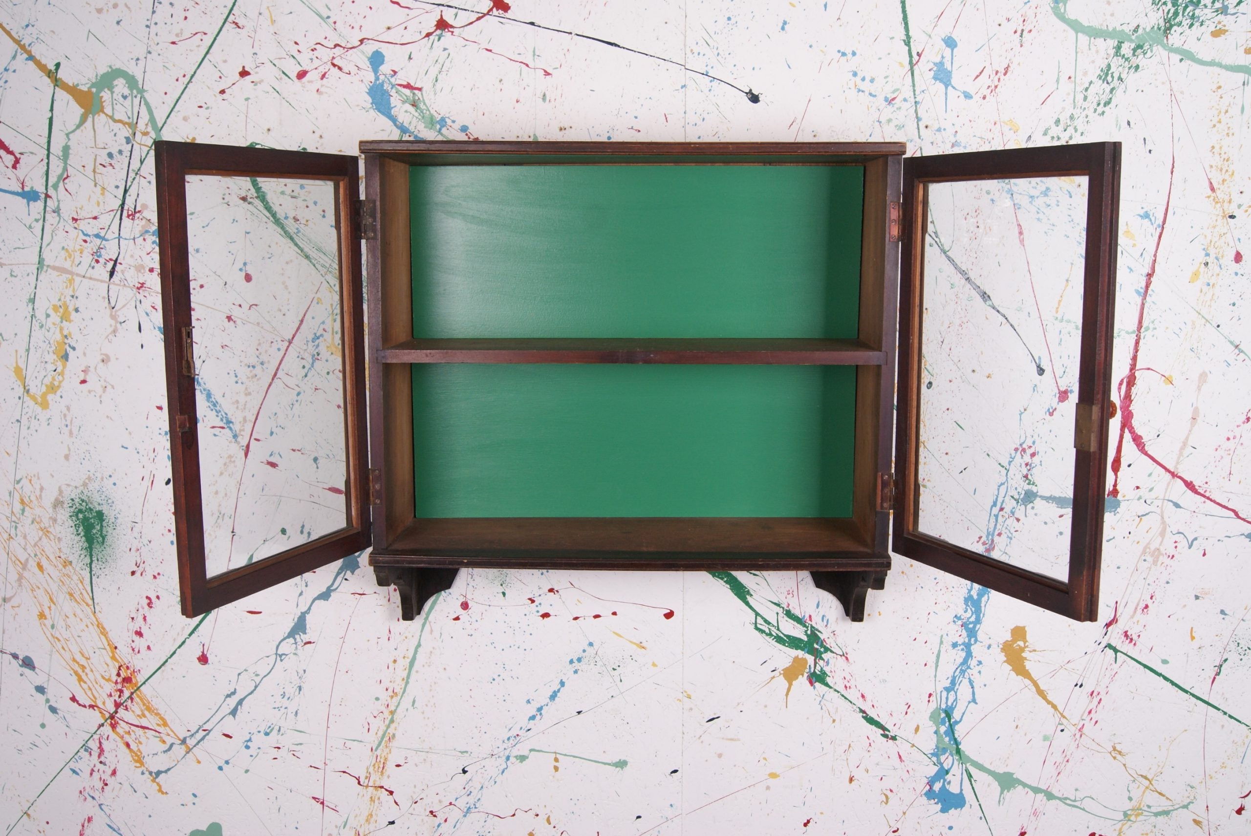 glass-wall-cabinet-3