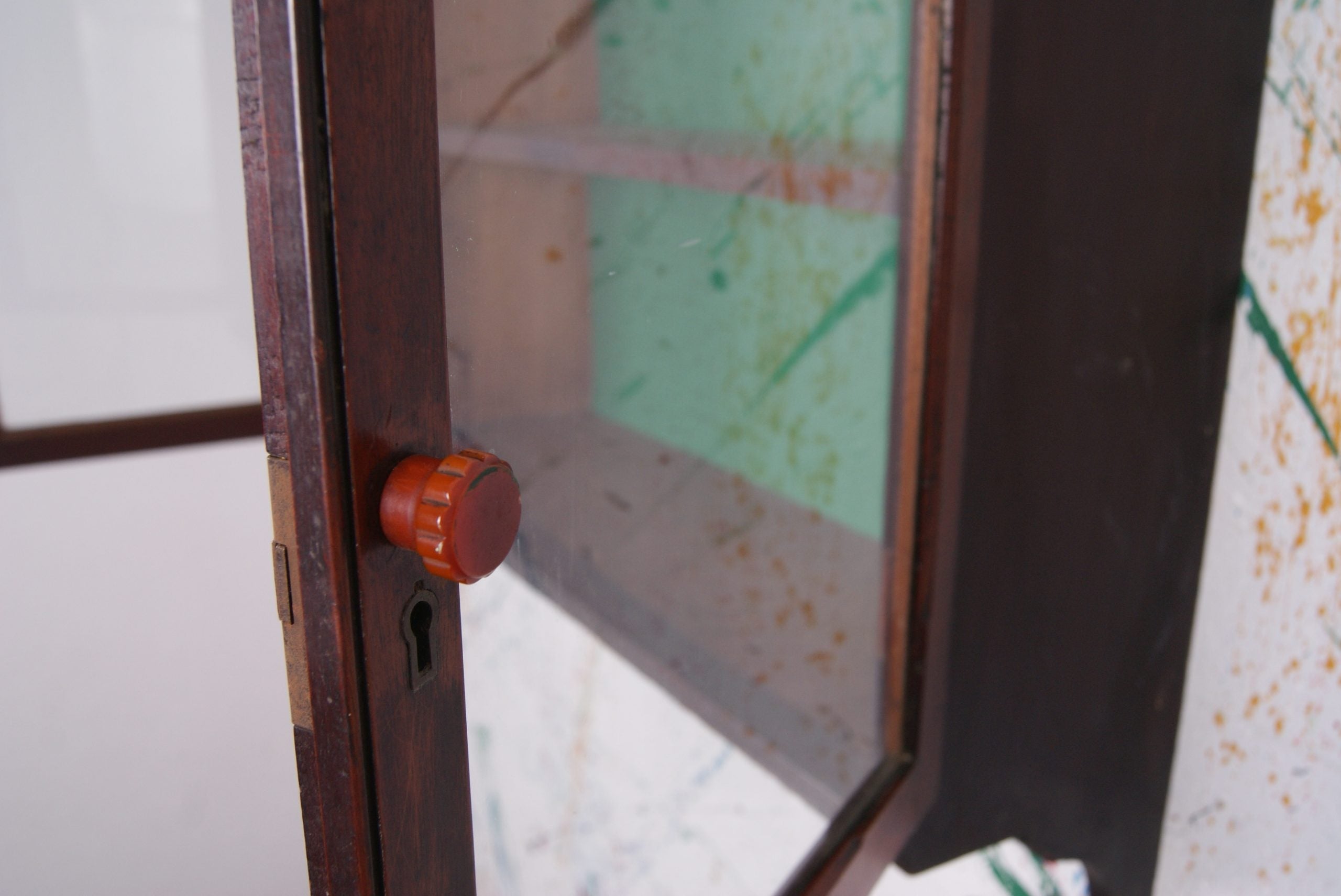 glass-wall-cabinet-4