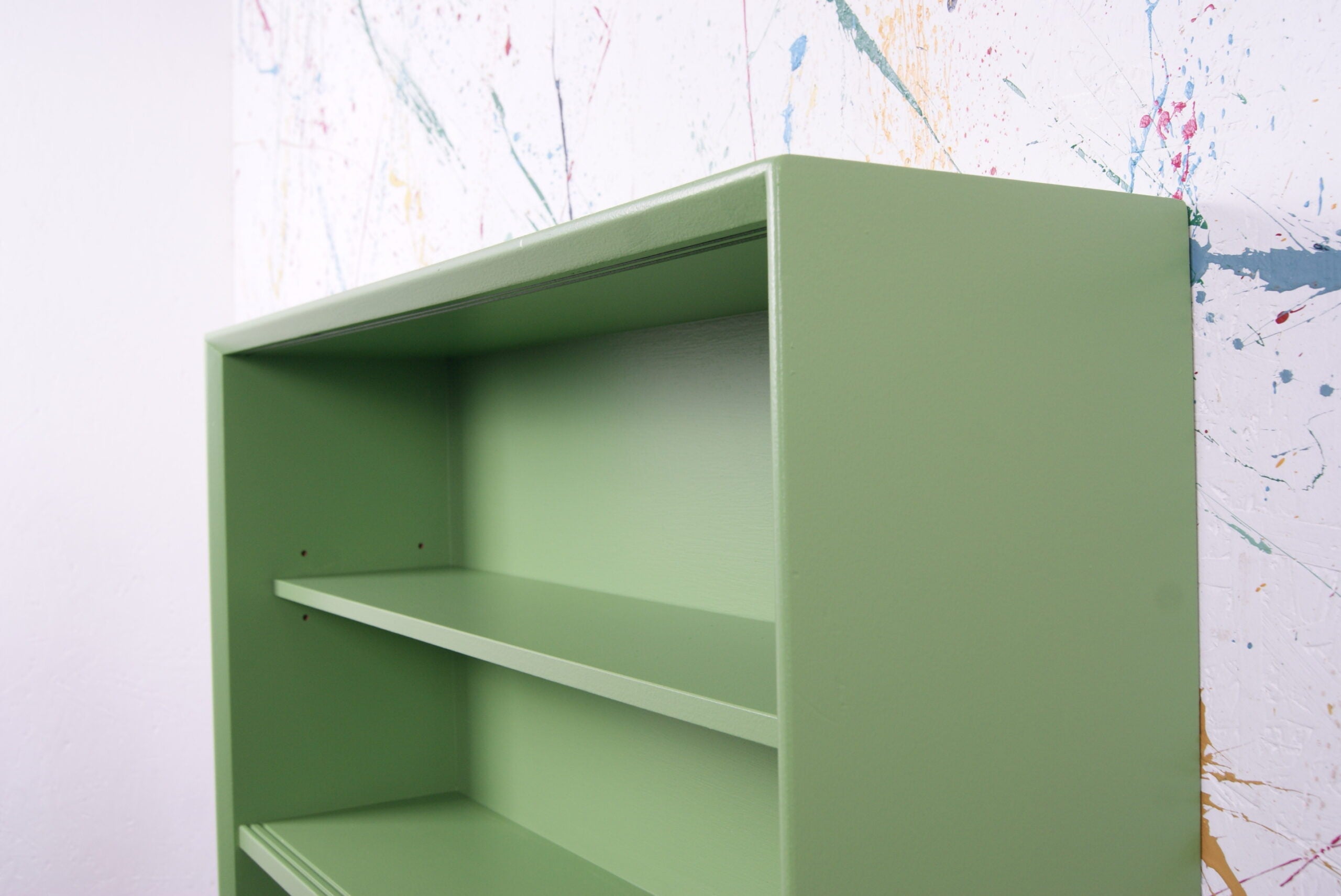 green-bookshelf-5