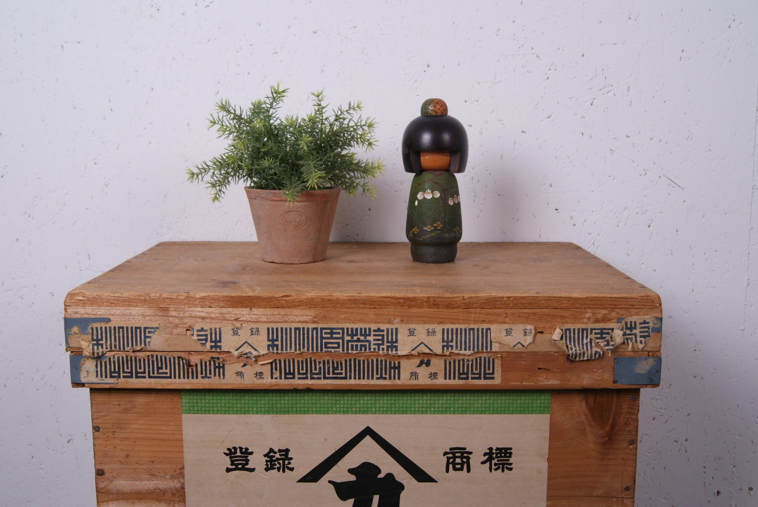 green-creative-kokeshi-doll-1