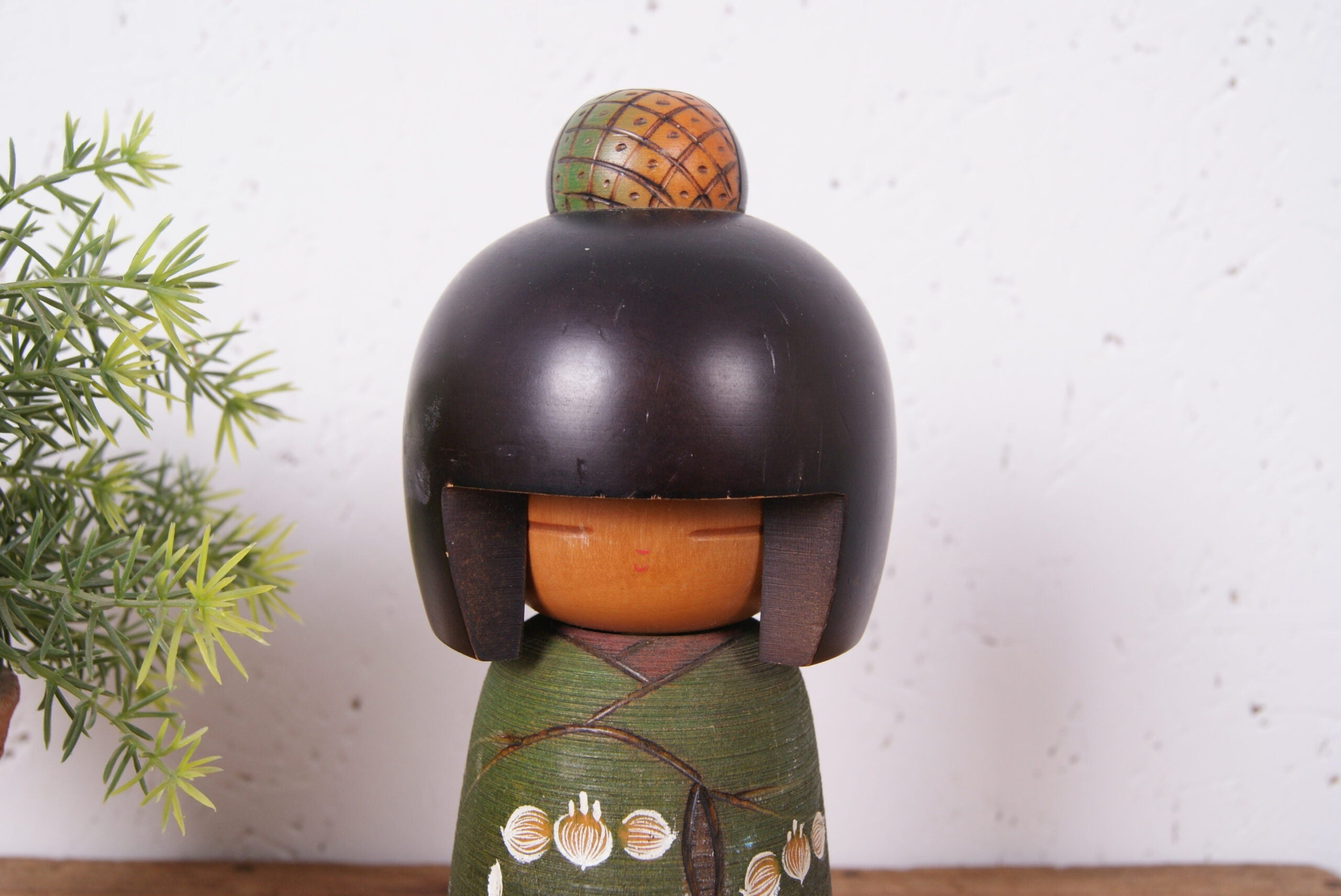 green-creative-kokeshi-doll-3
