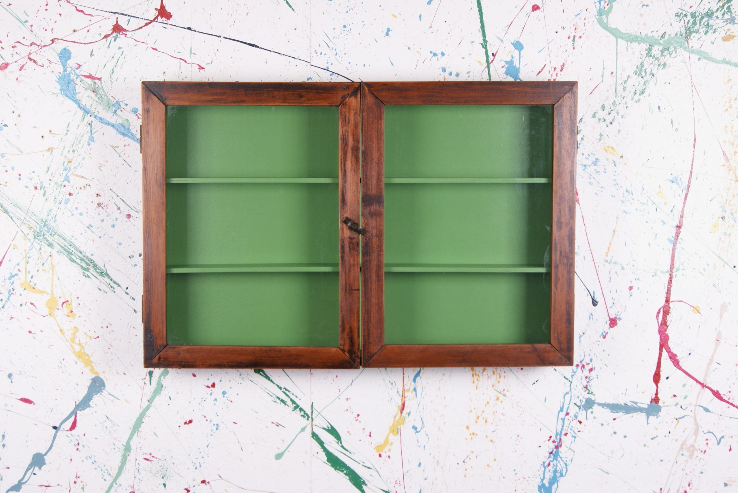 green-display-cabinet-1