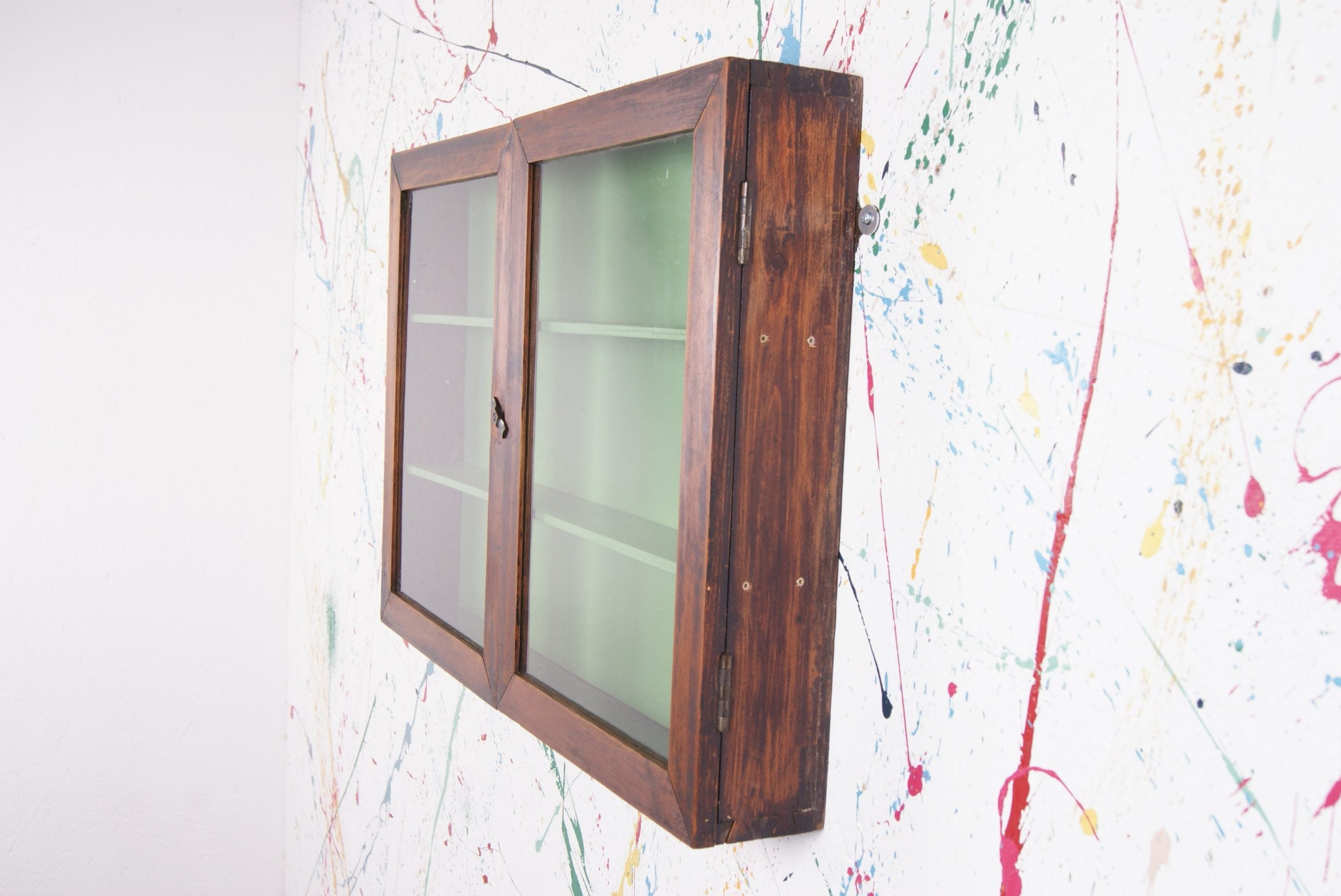 green-display-cabinet-2