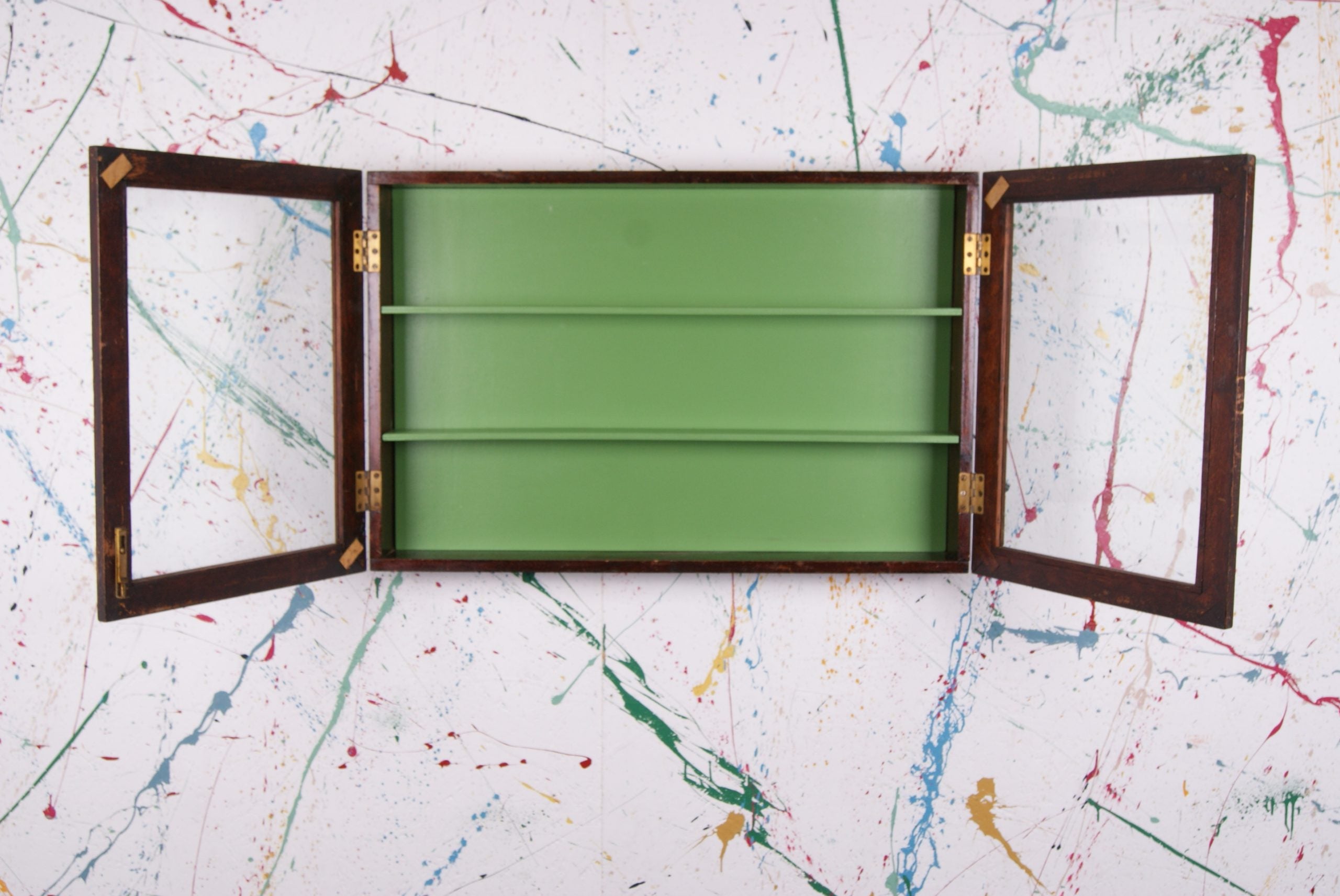 green-display-cabinet-3