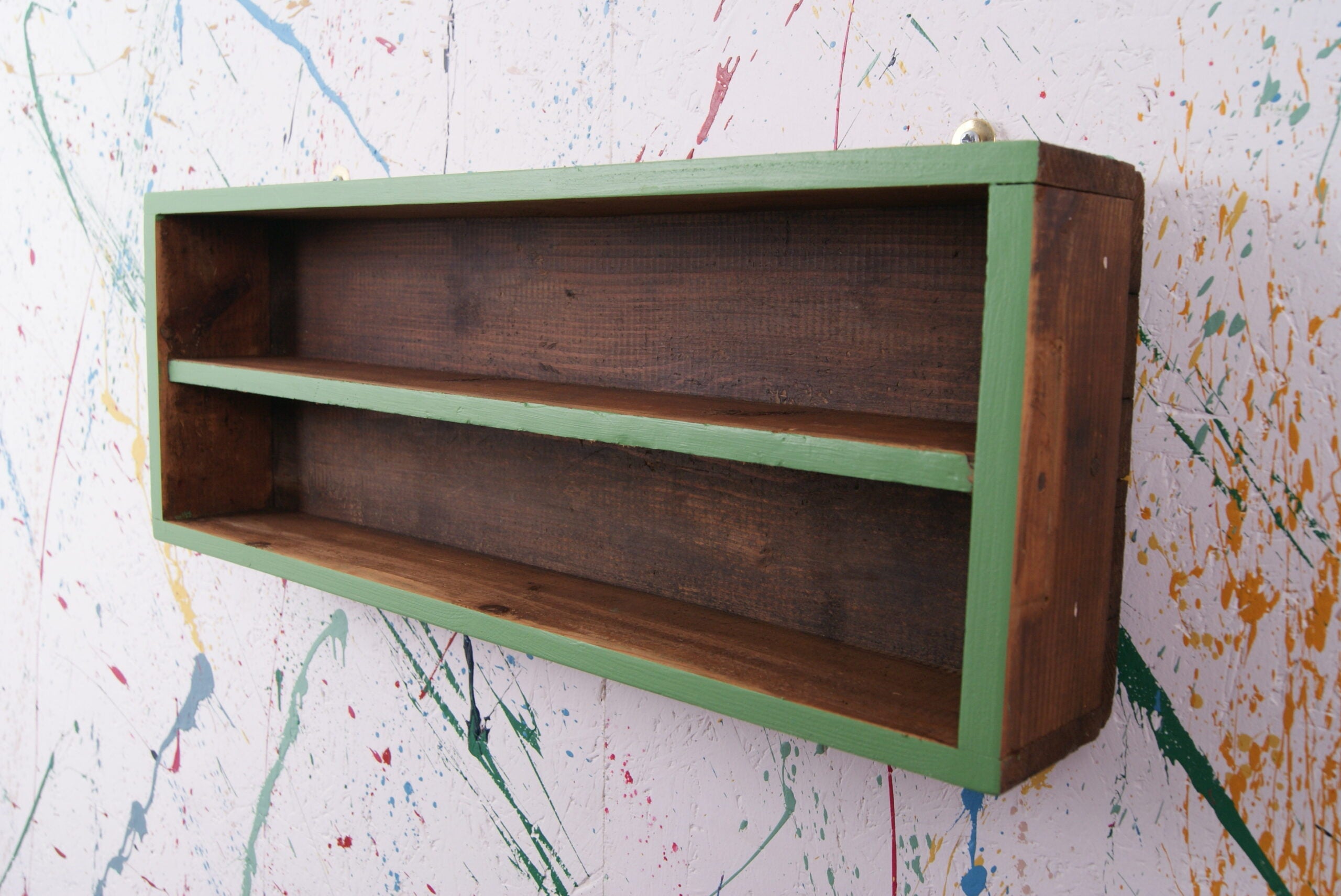 green-display-shelf-2