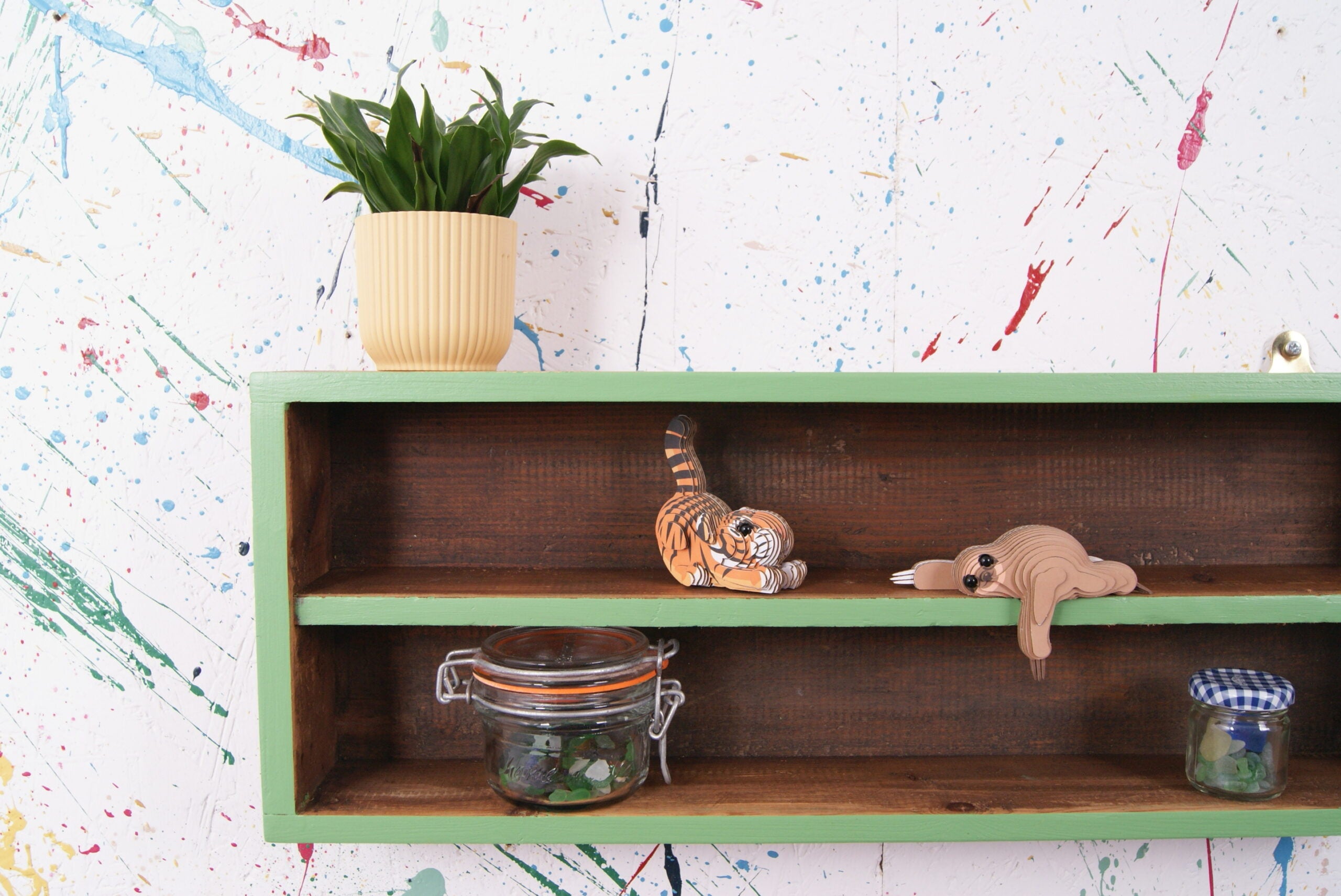 green-display-shelf-3