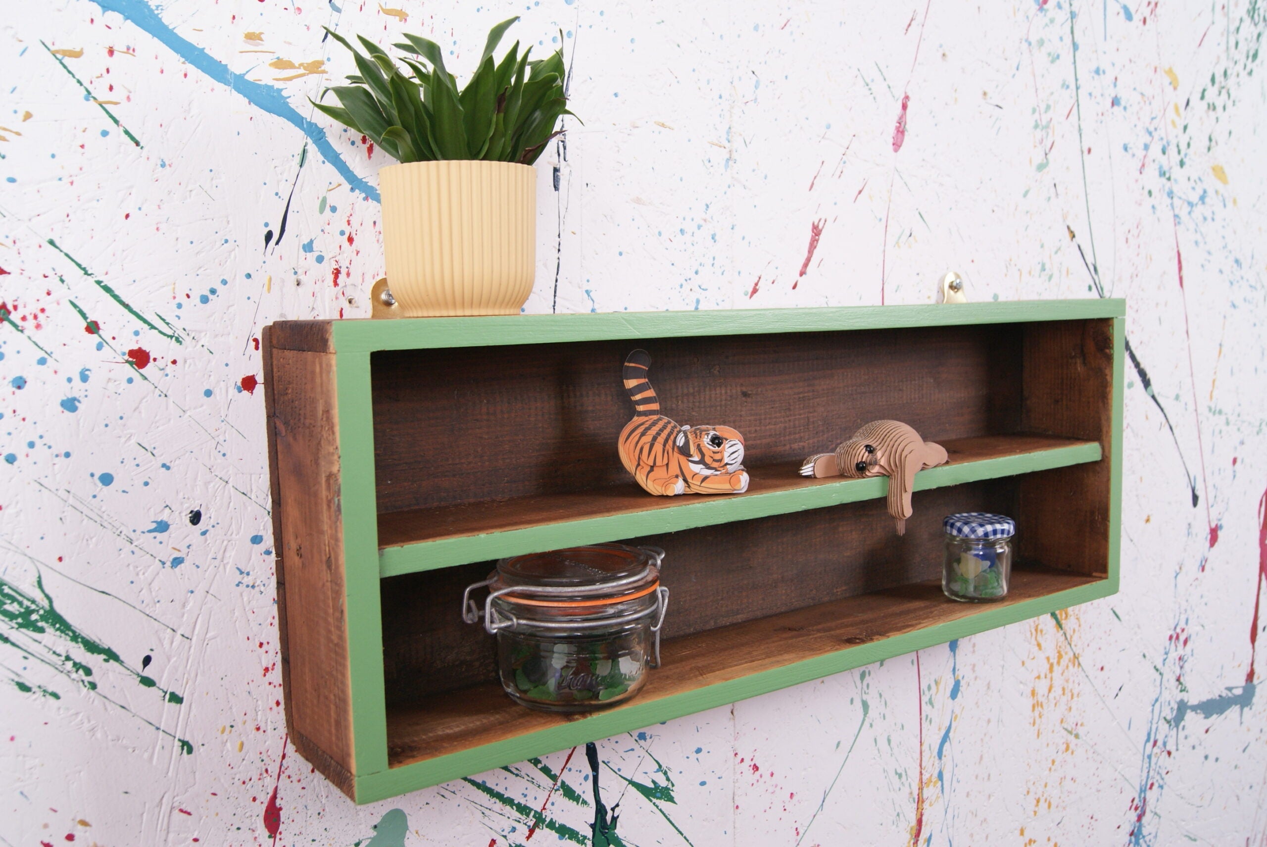 green-display-shelf-4