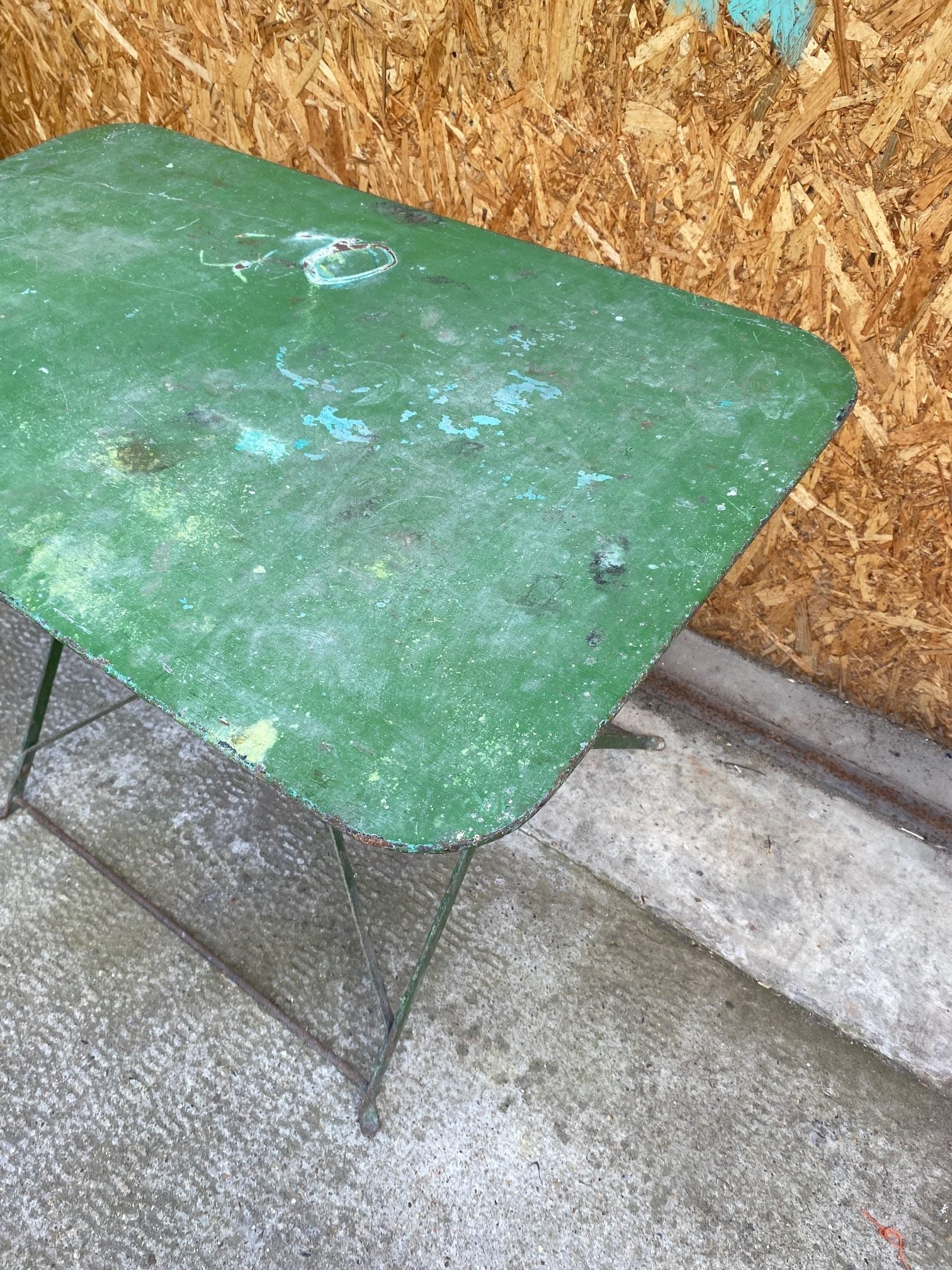 green-metal-garden-table-2