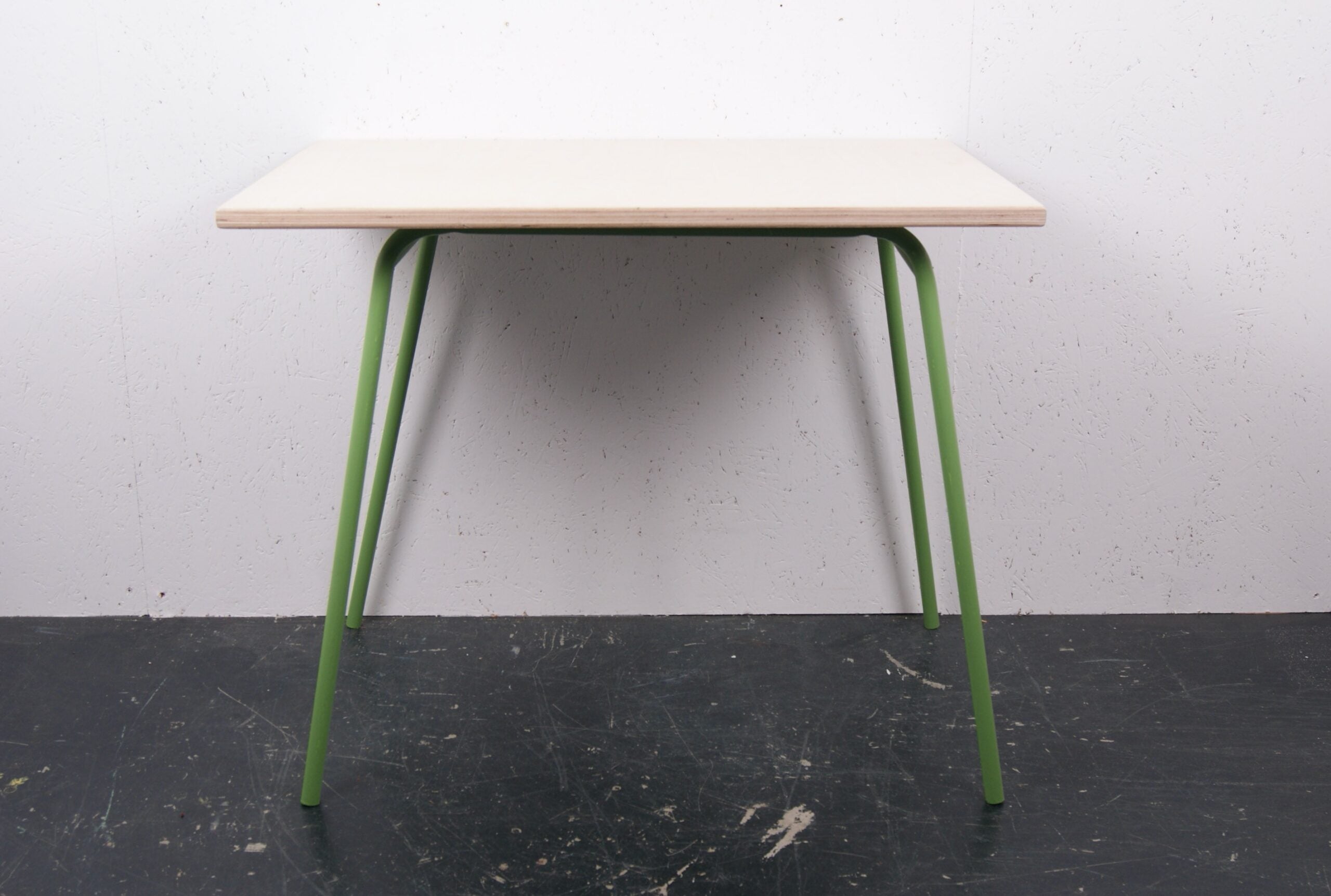 green-metal-legged-table-1