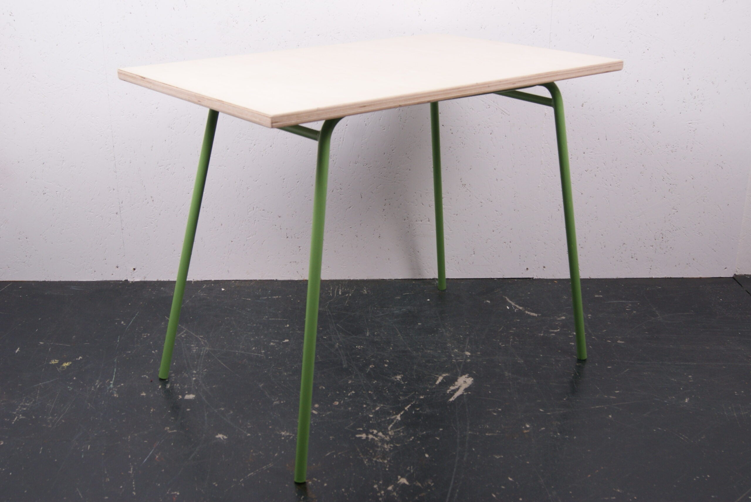 green-metal-legged-table-3