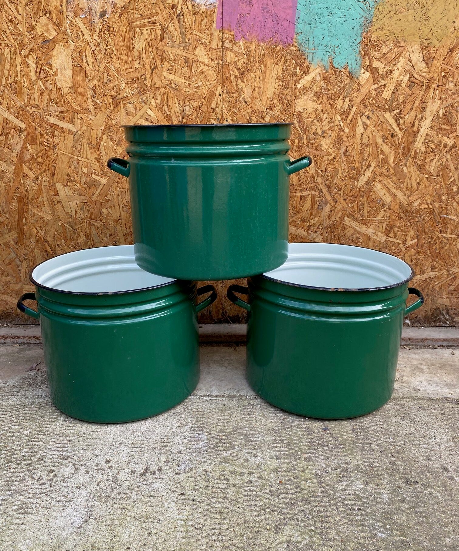 green-round-enamel-pots-1