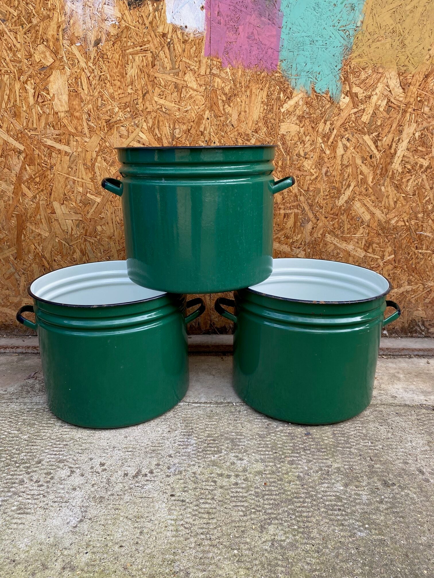green-round-enamel-pots-1