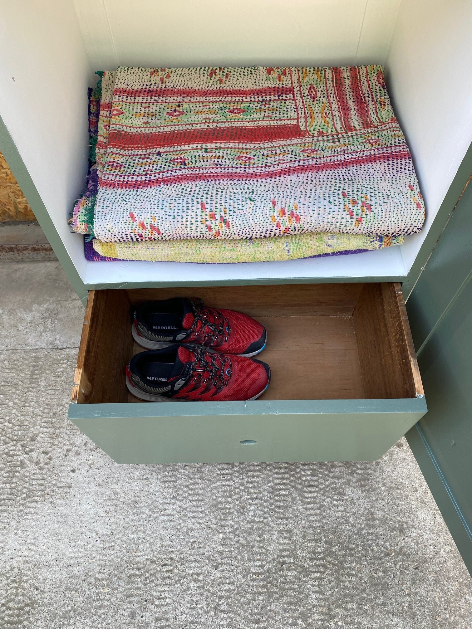 green-wooden-cupboard-19