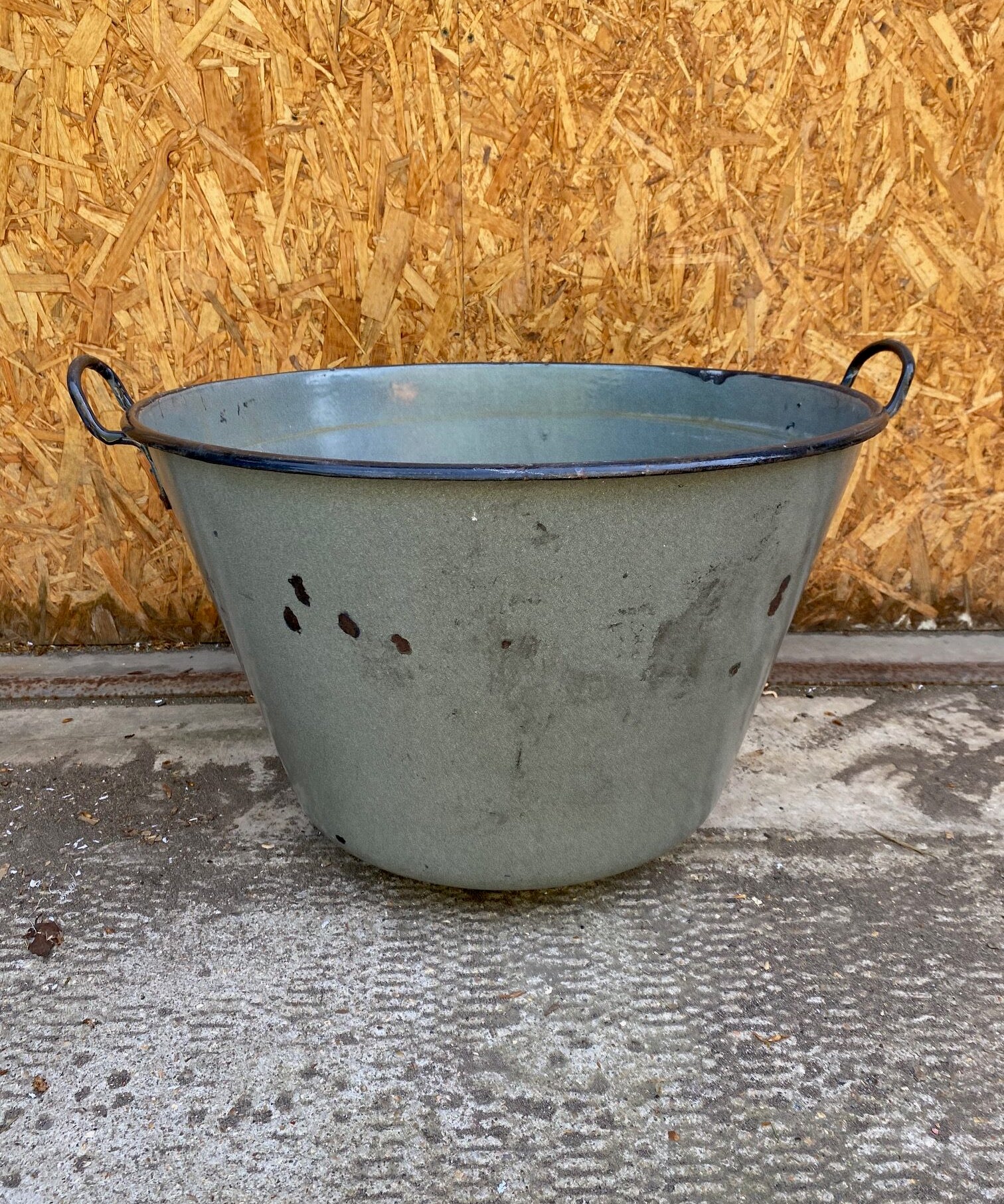grey-enamel-garden-tub-1