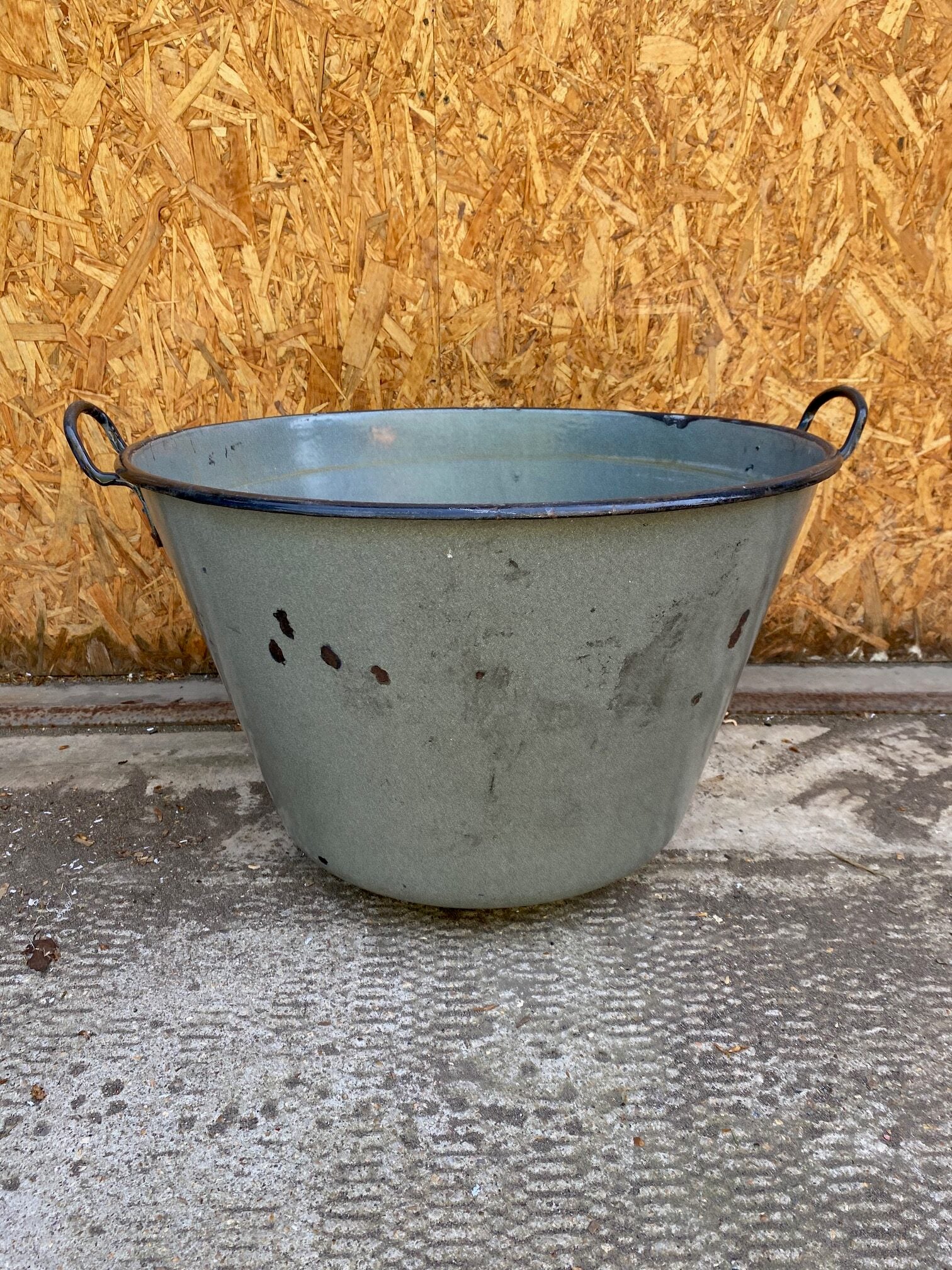 grey-enamel-garden-tub-1