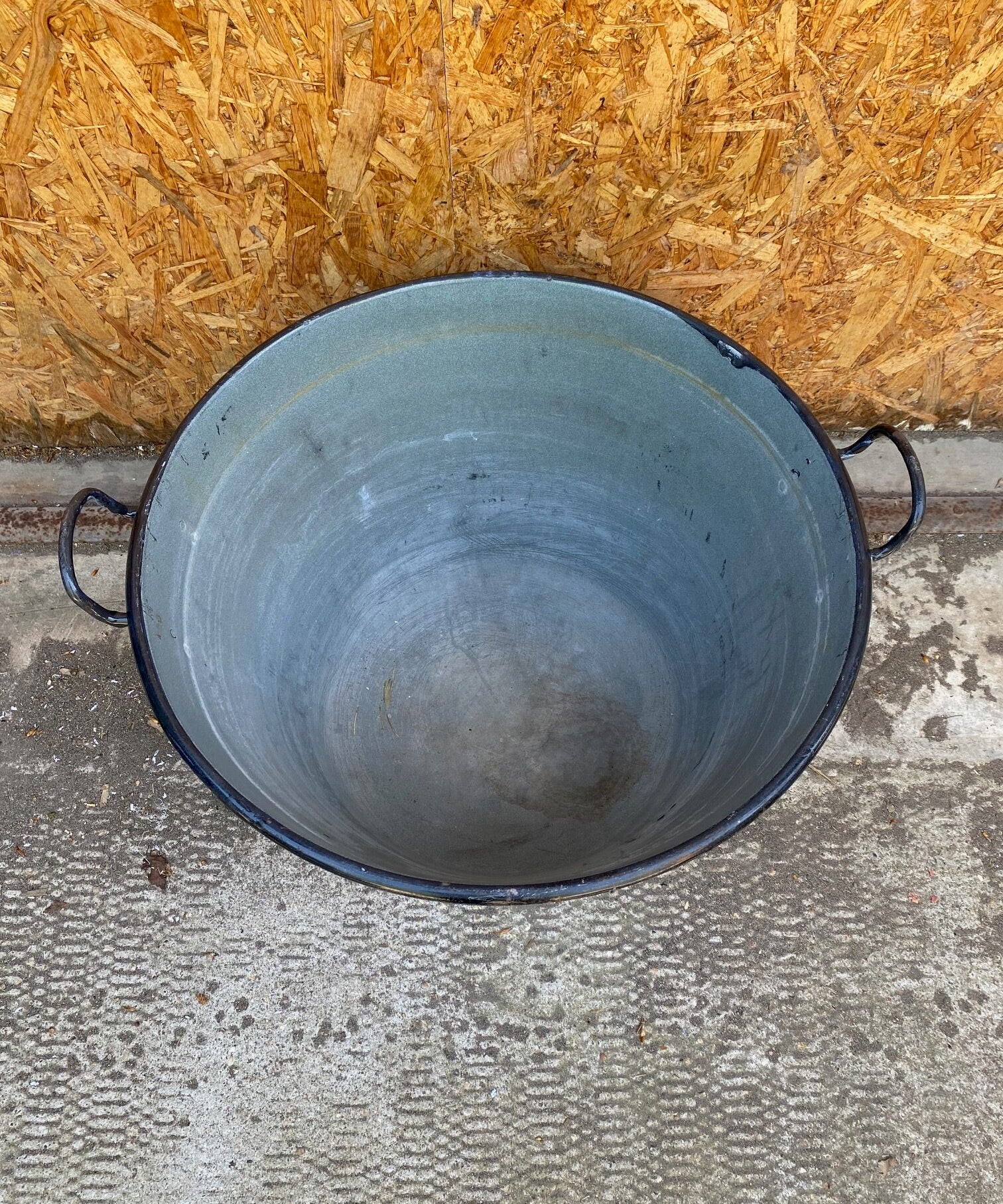 grey-enamel-garden-tub-2