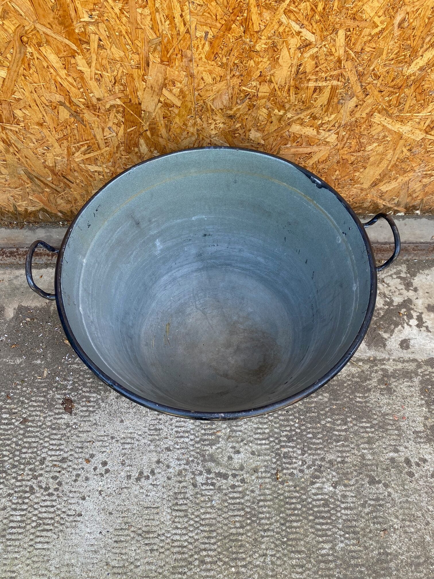 grey-enamel-garden-tub-2