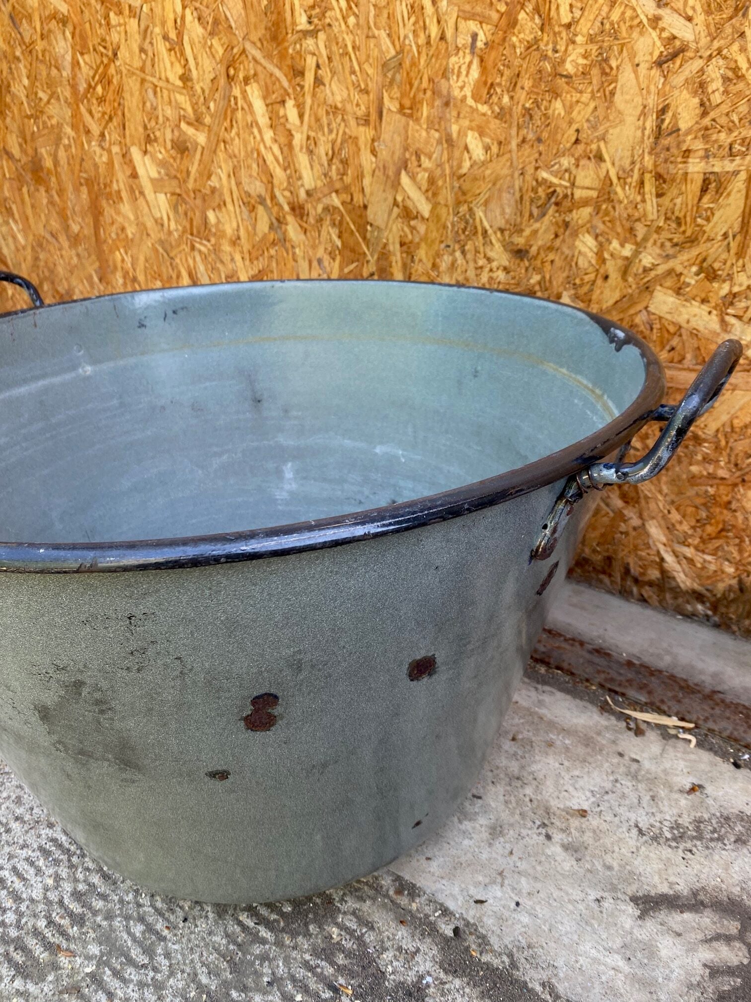 grey-enamel-garden-tub-3