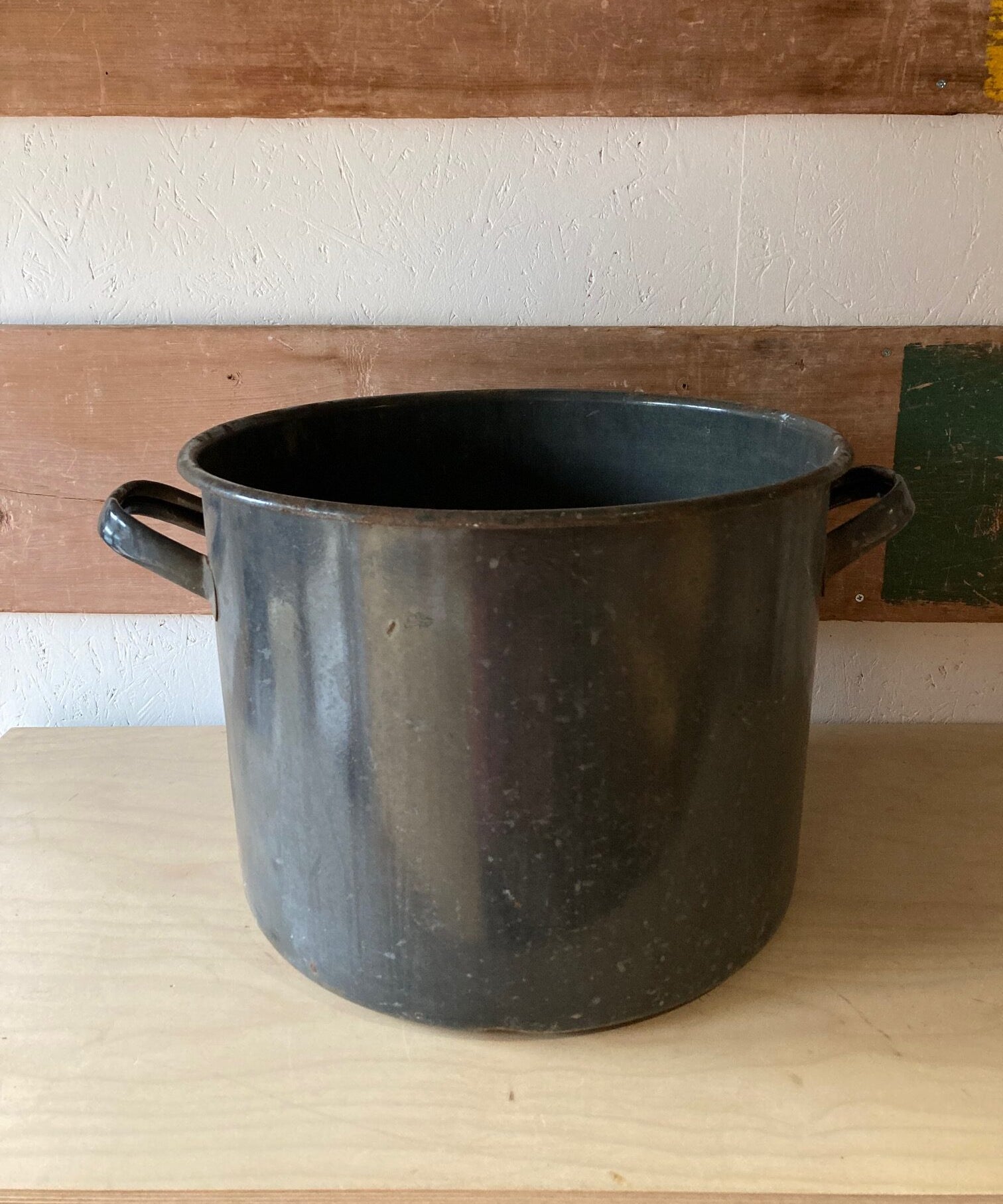 grey-round-maggie-1