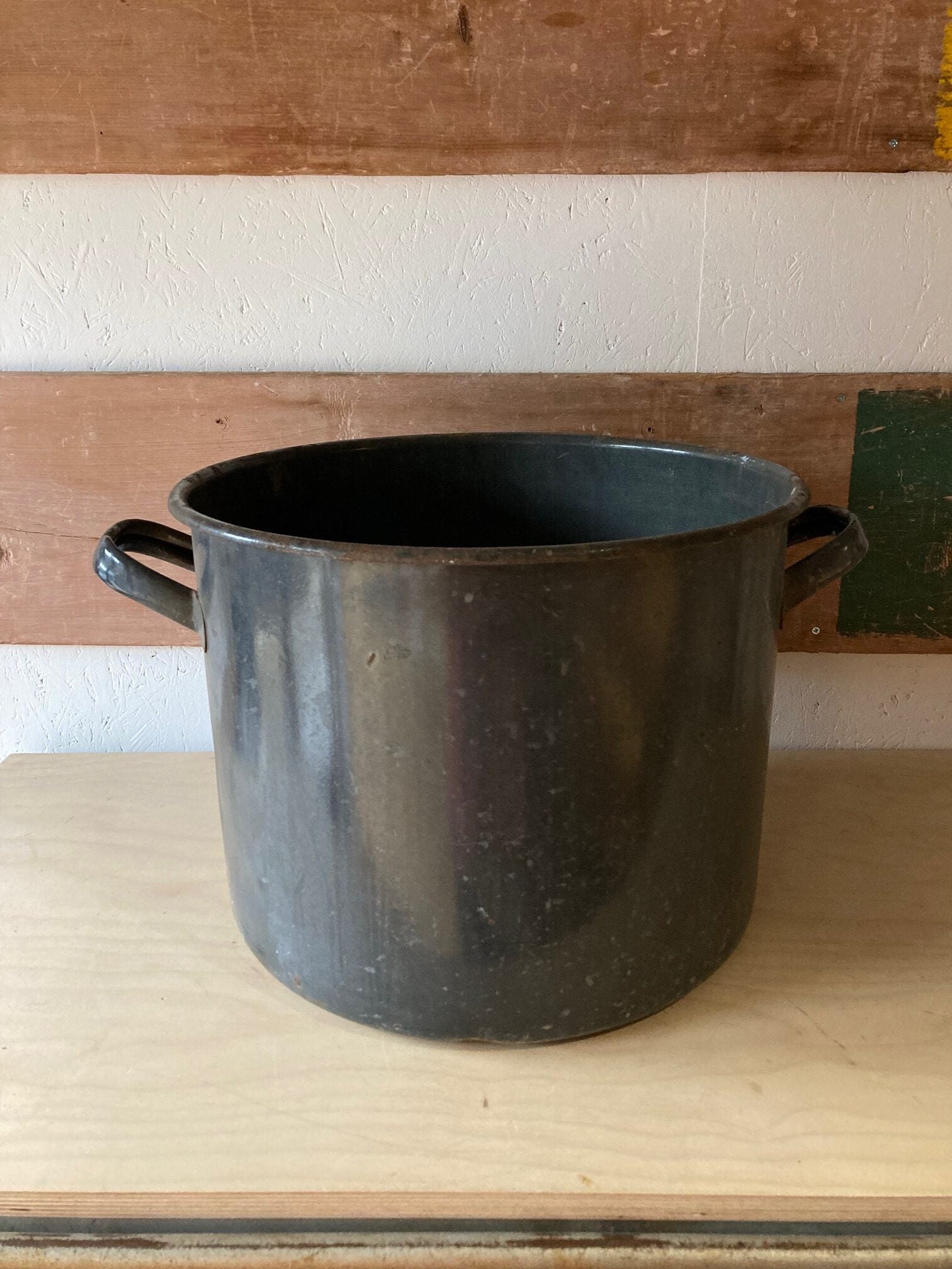 grey-round-maggie-1