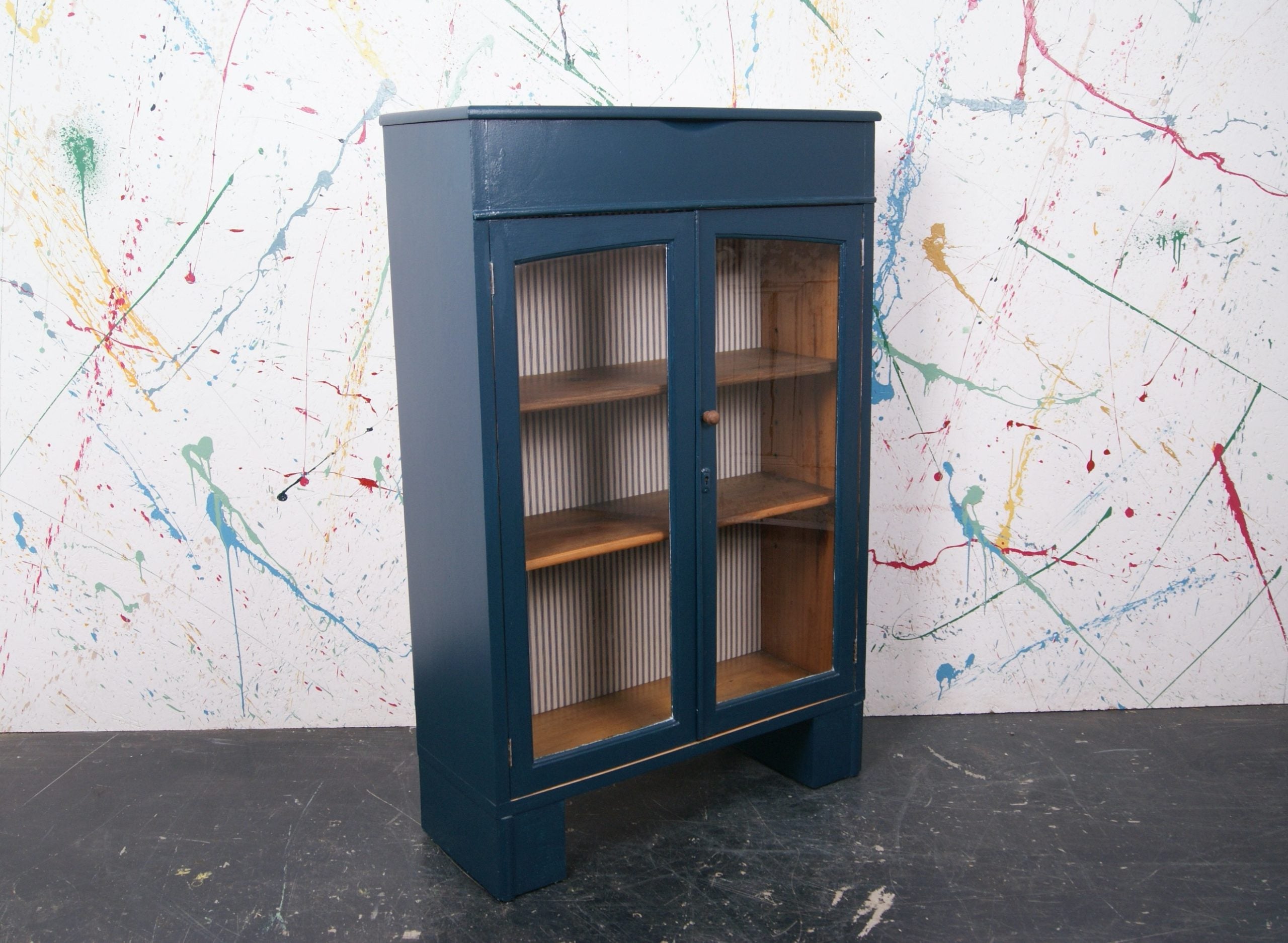 hague-blue-glass-cabinet-8