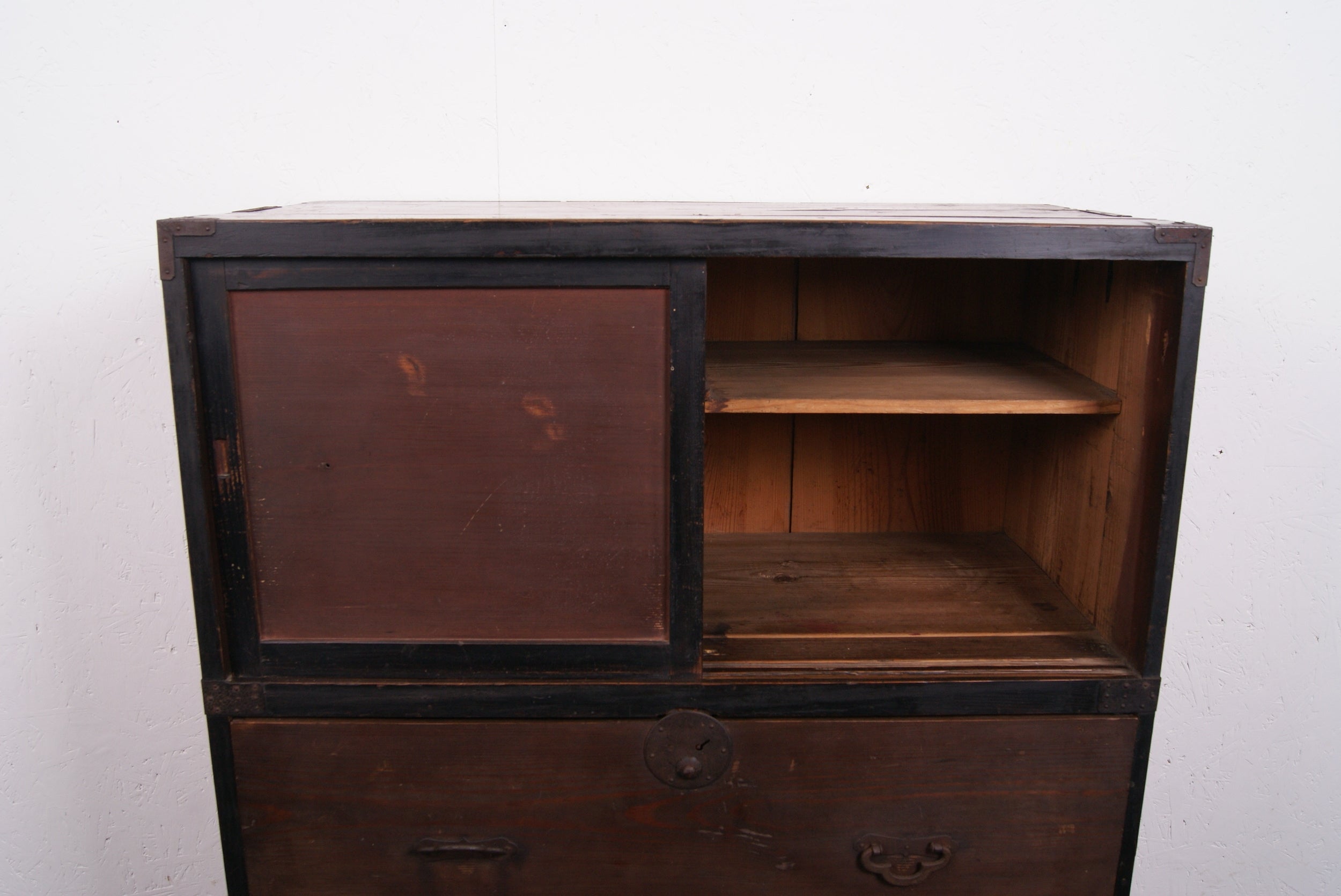 japanese-cabinet-1