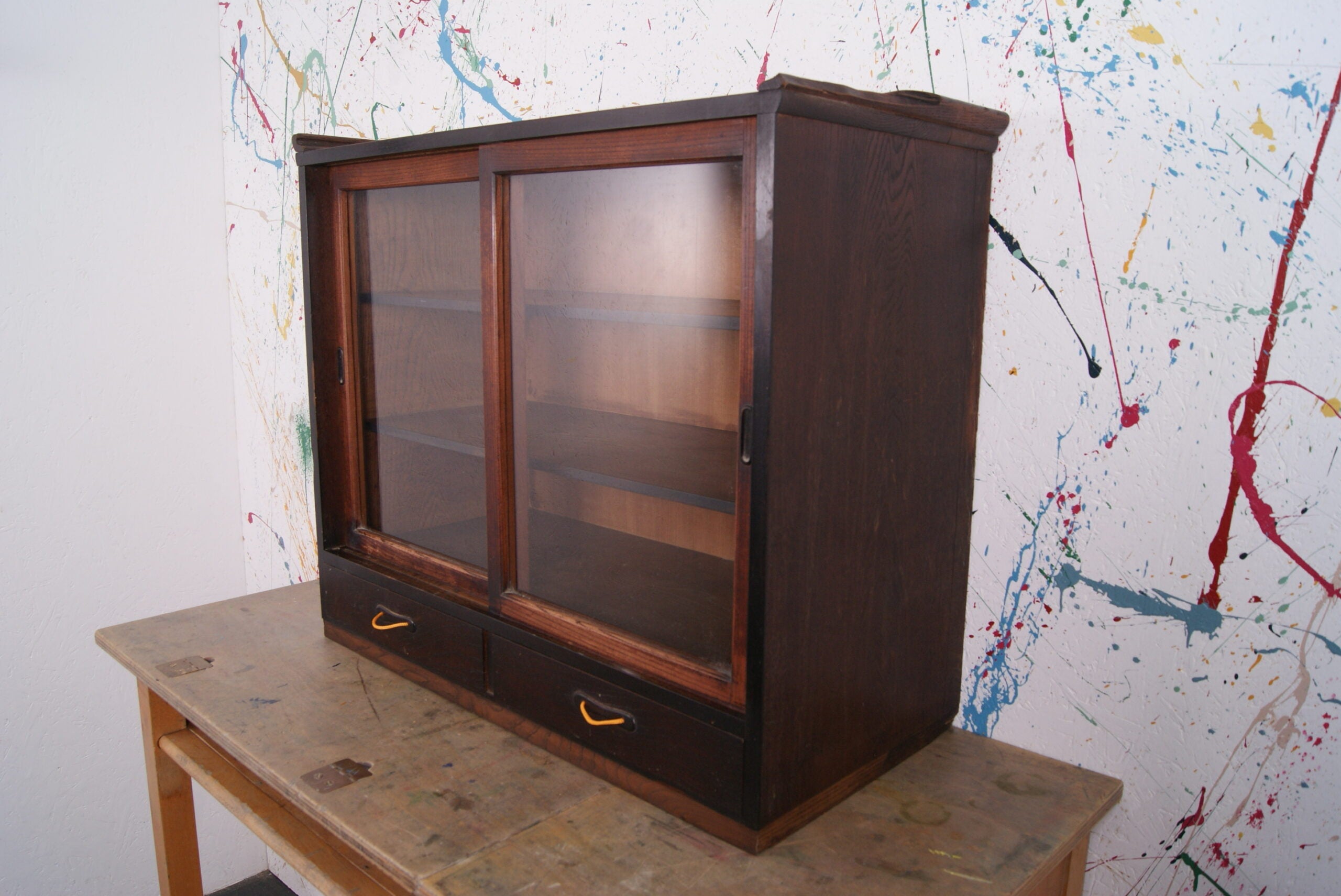japanese-glass-cabinet-1