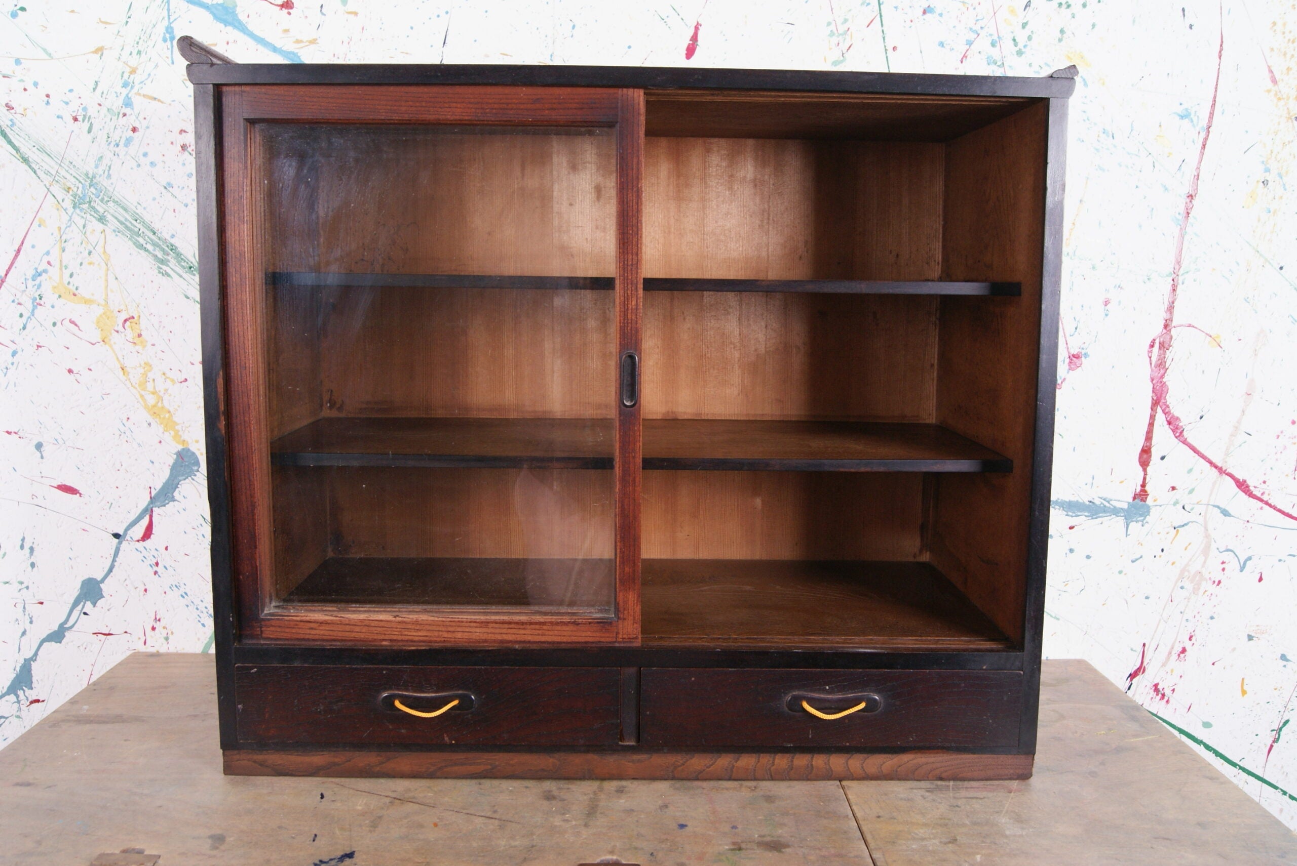 japanese-glass-cabinet-2