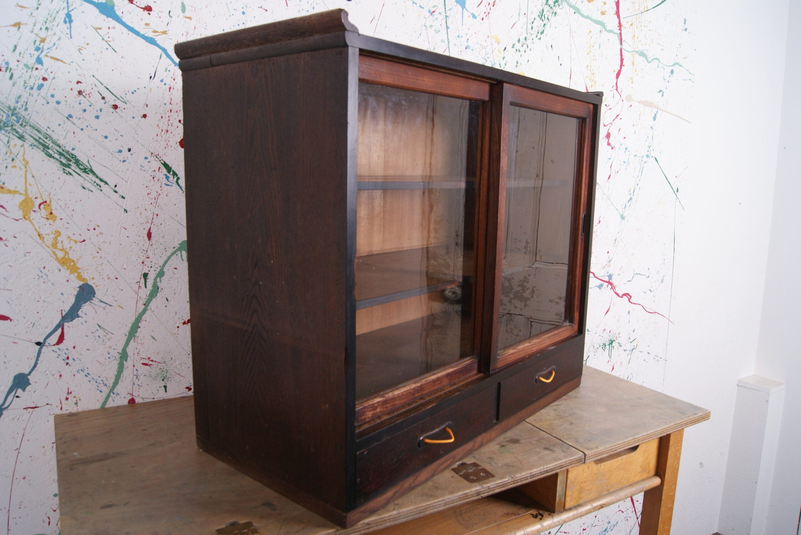 japanese-glass-cabinet-4