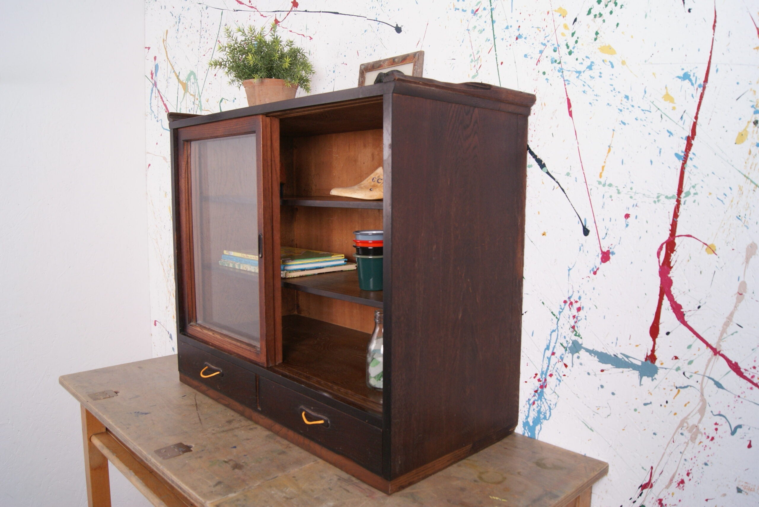 japanese-glass-cabinet-5