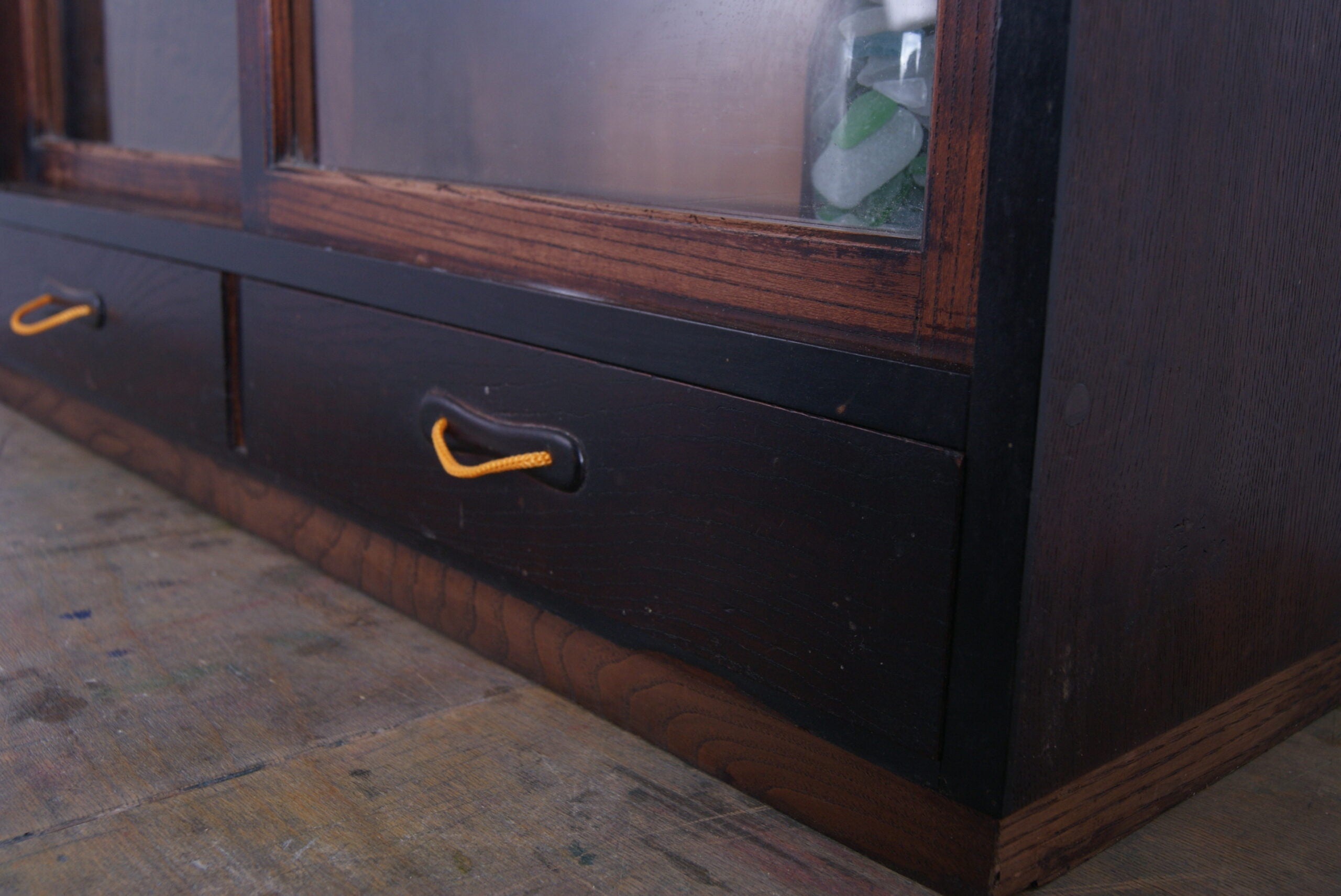 japanese-glass-cabinet-7