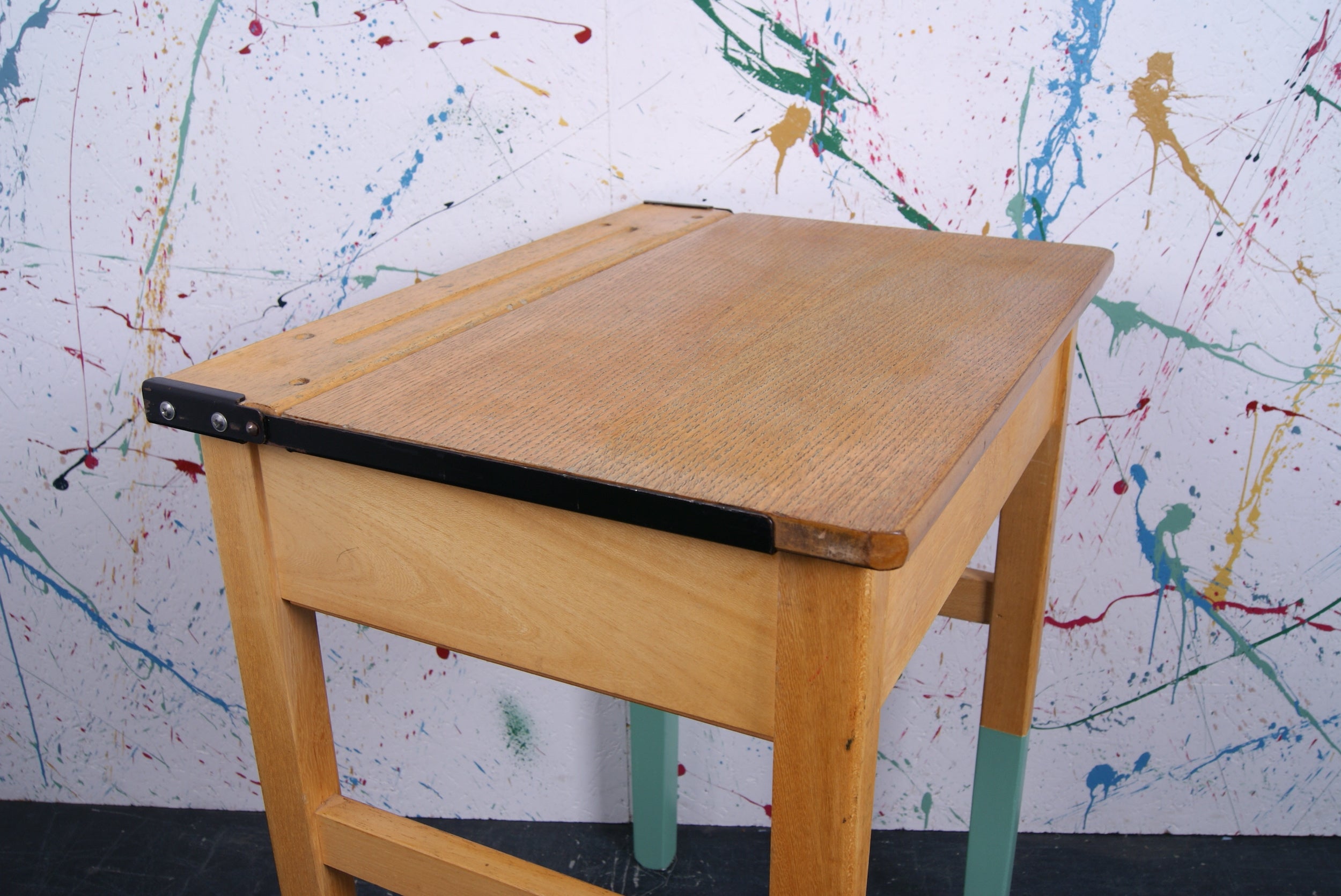 kids-arsenic-single-school-desk-4