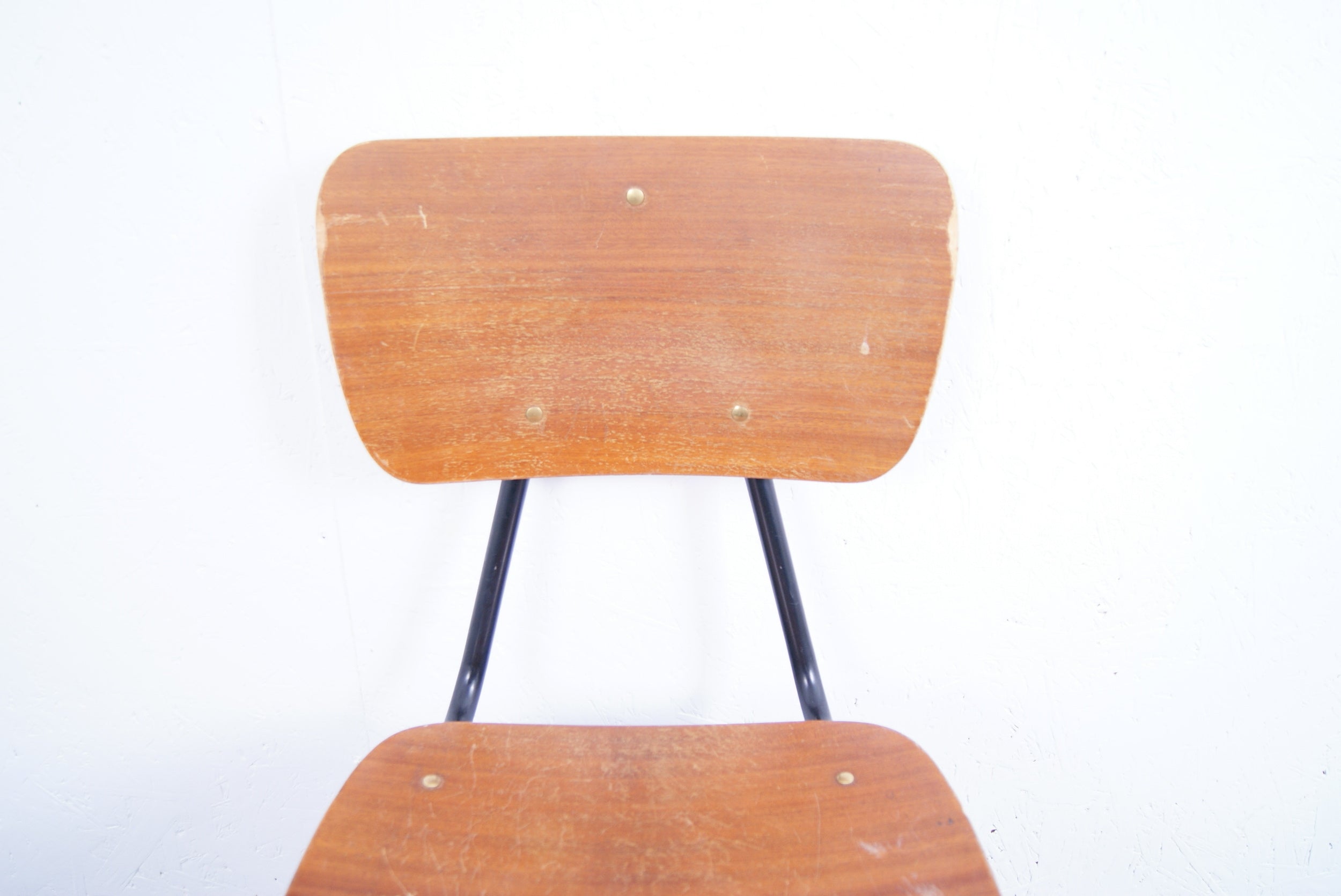 kids-black-chair-2