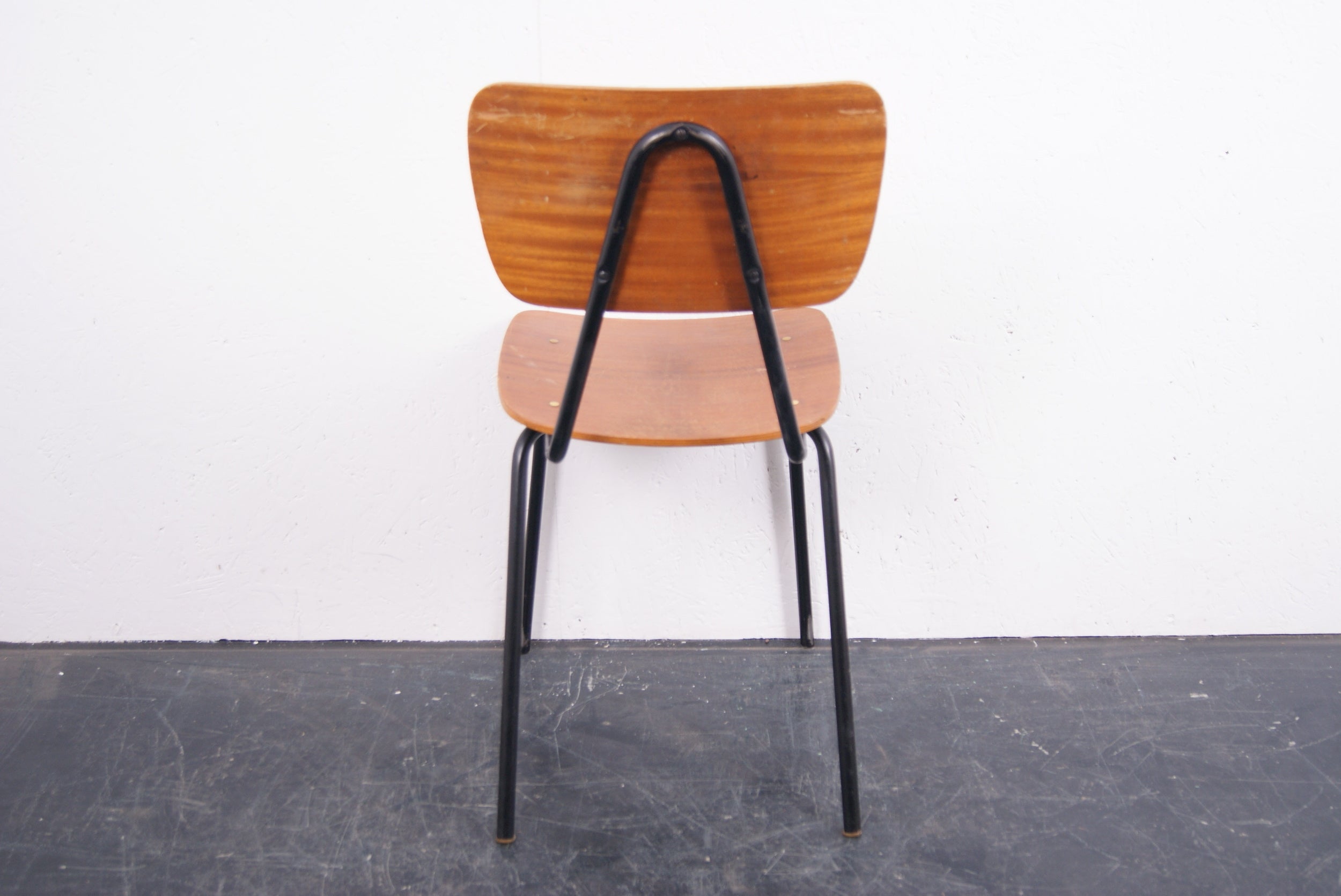 kids-black-chair-5