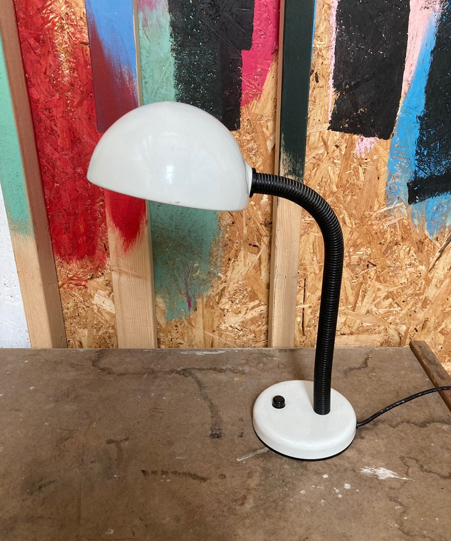 kids-black-white-retro-lamp-1