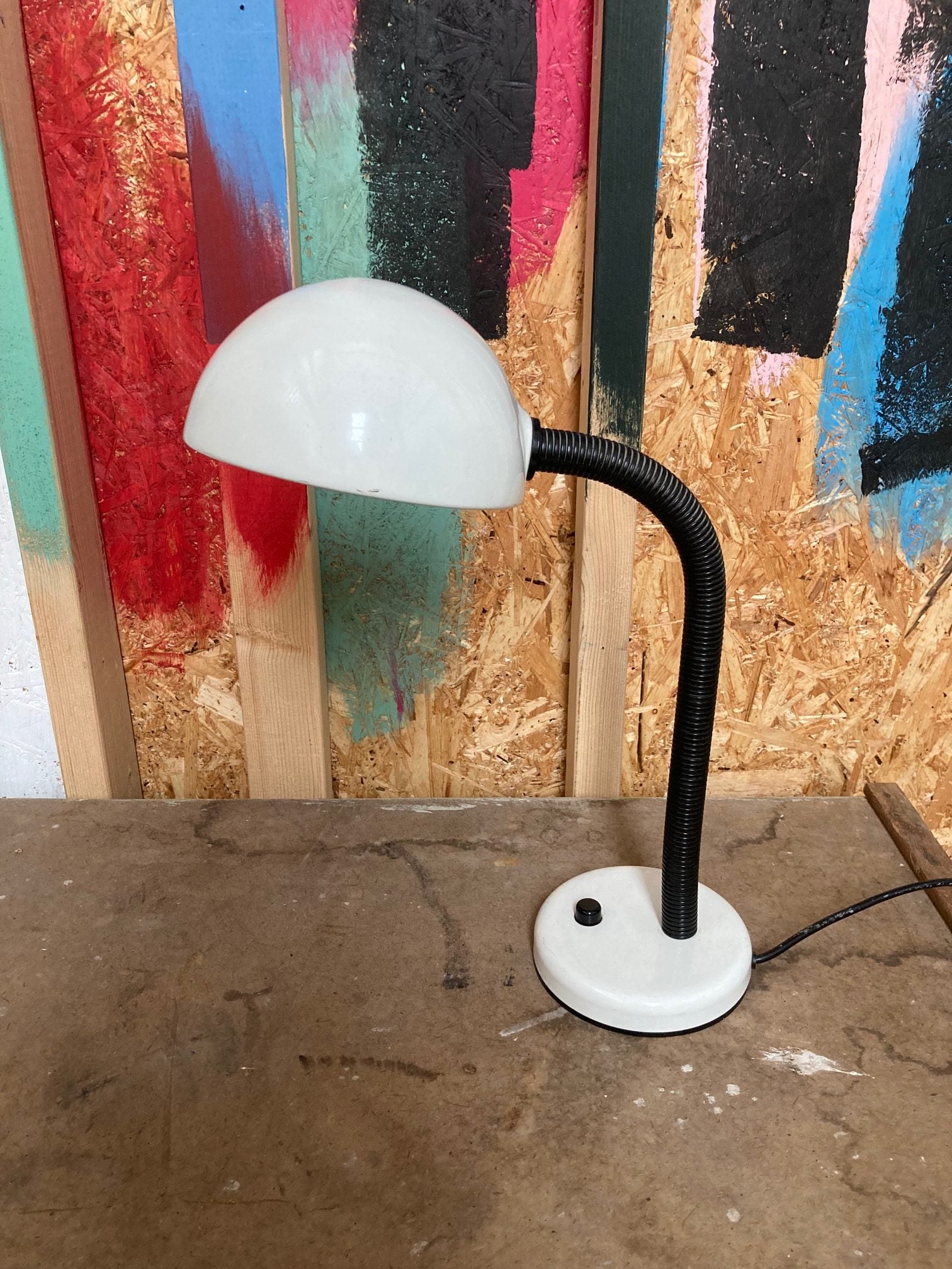 kids-black-white-retro-lamp-1