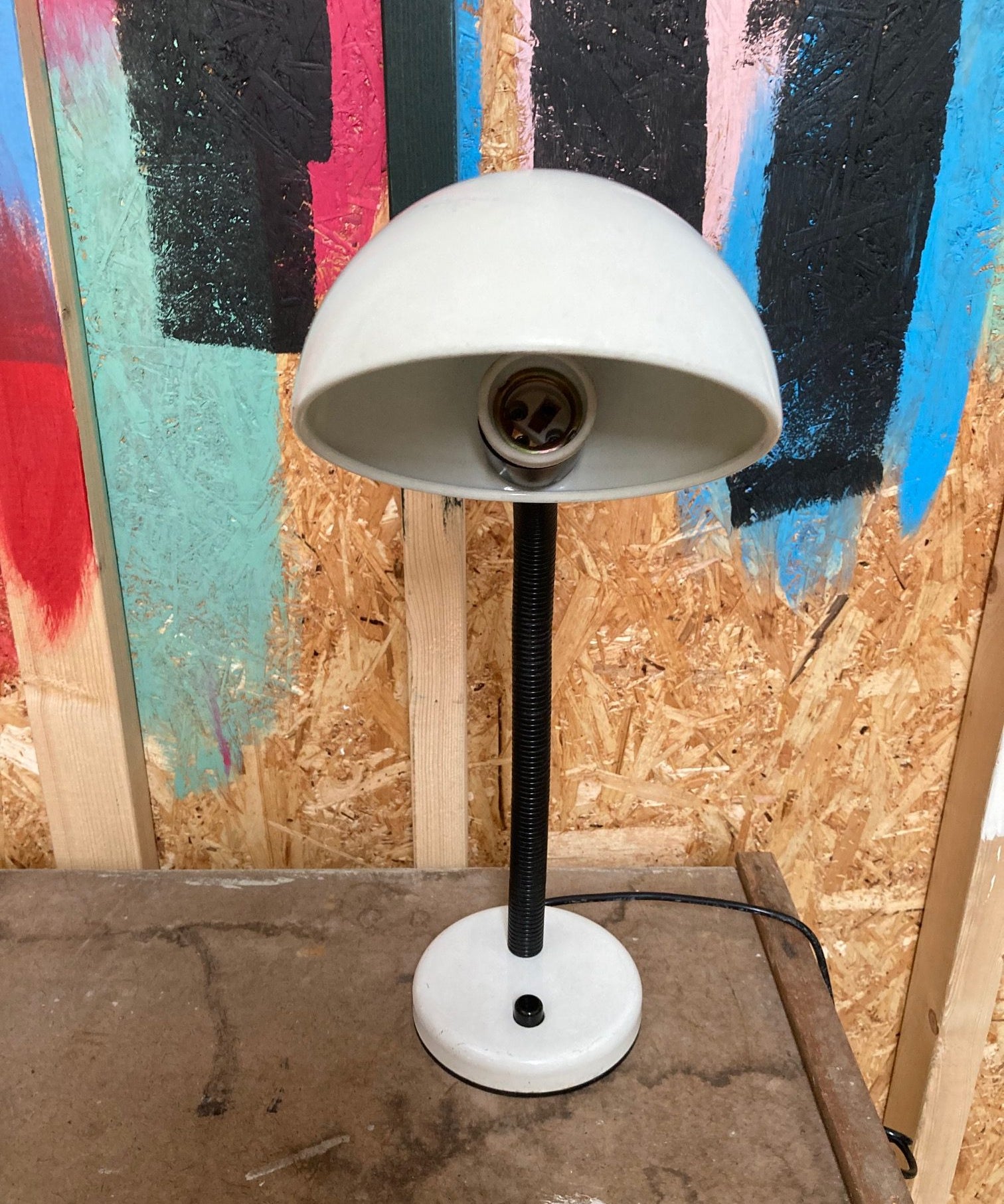 kids-black-white-retro-lamp-3
