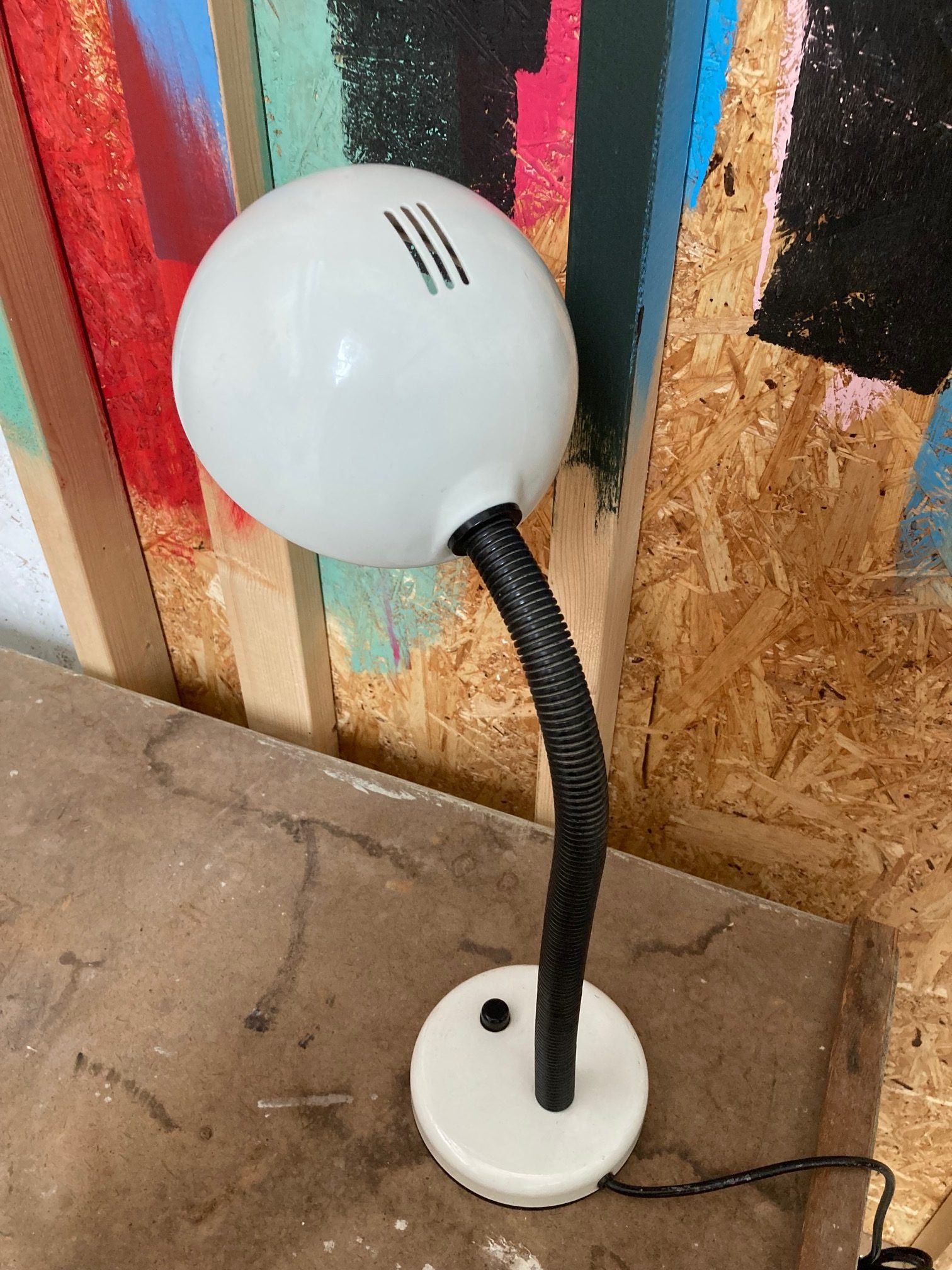 kids-black-white-retro-lamp-4