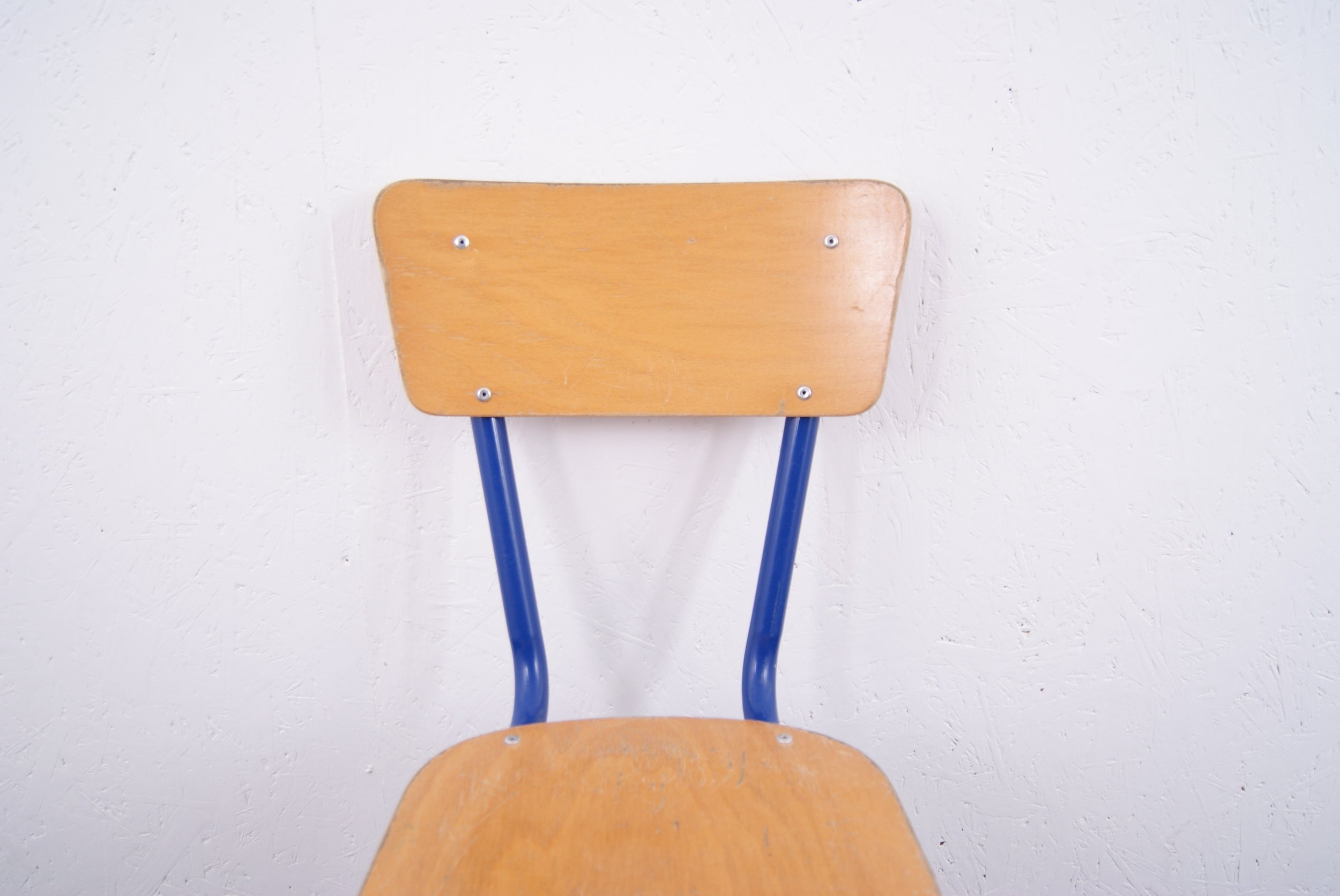 kids-blue-chair-2