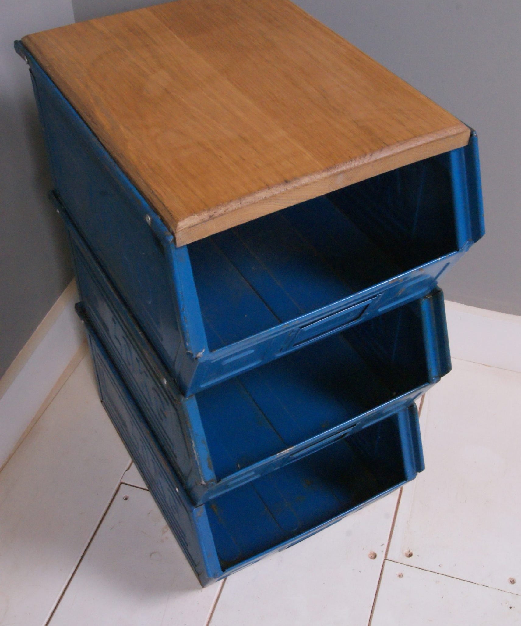 Children's Metal Crate Storage Unit with Wooden Top