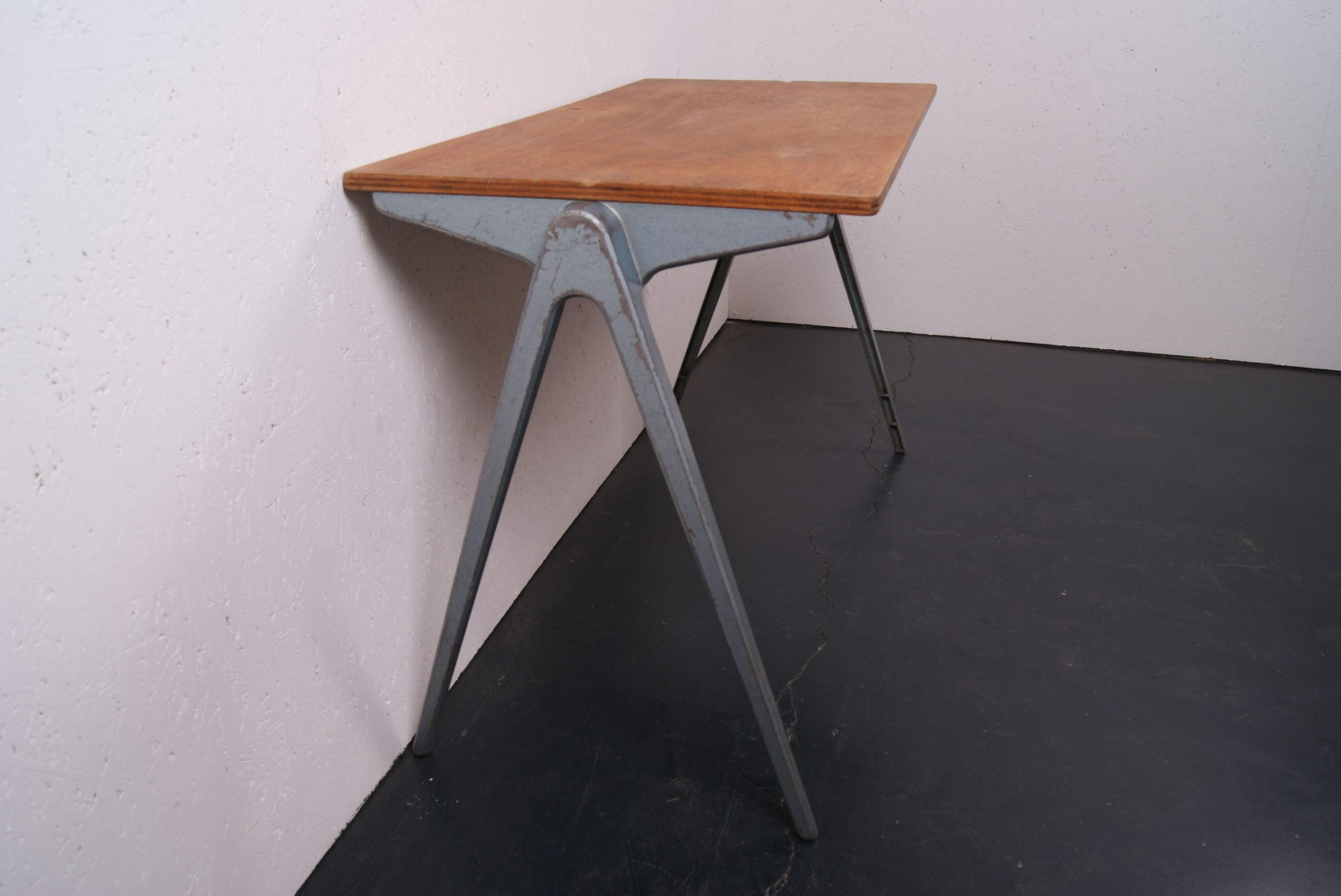Children's Esavian Style School Desk/Table