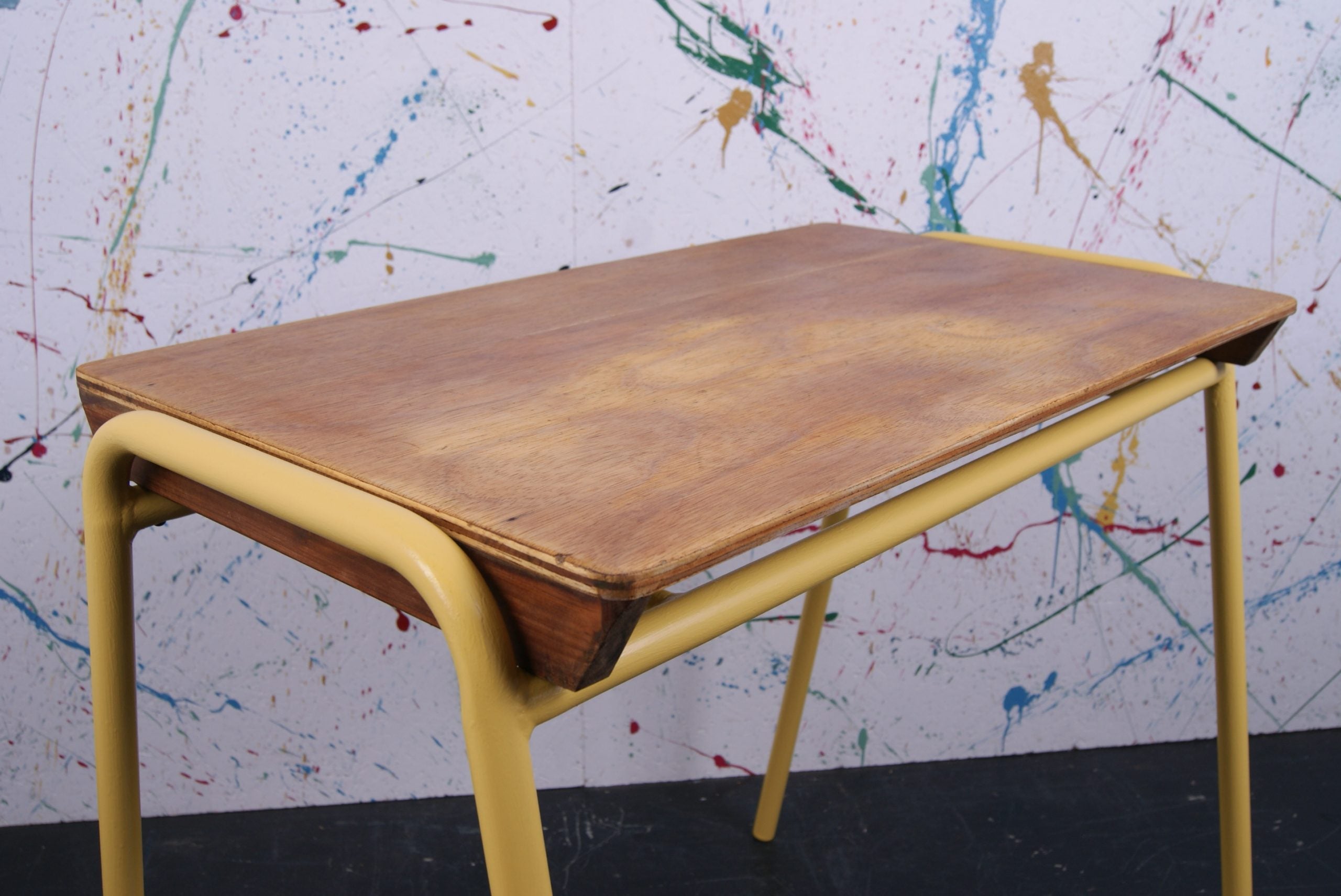 kids-customised-tubular-desk-1