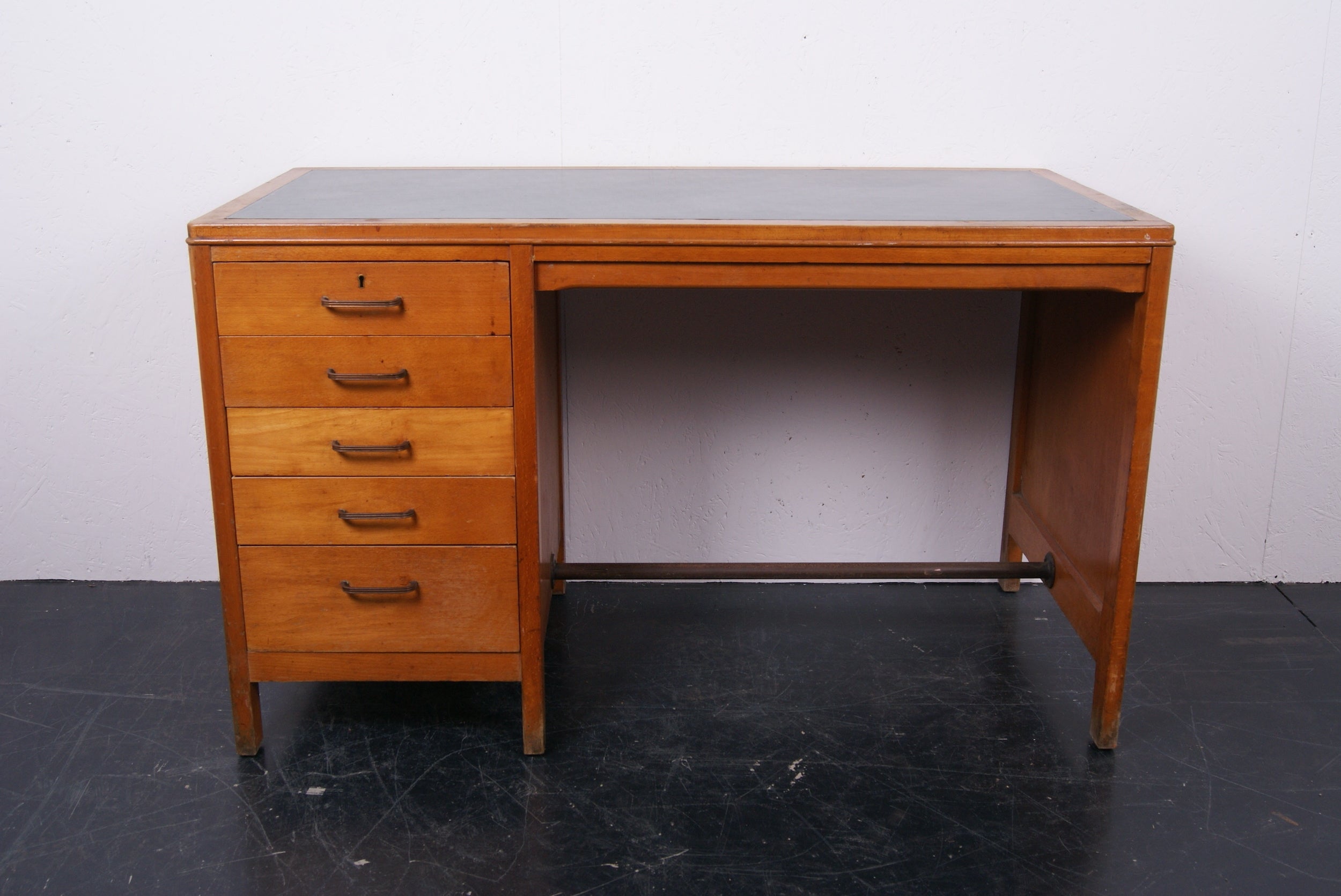 kids-desk-with-drawers-1