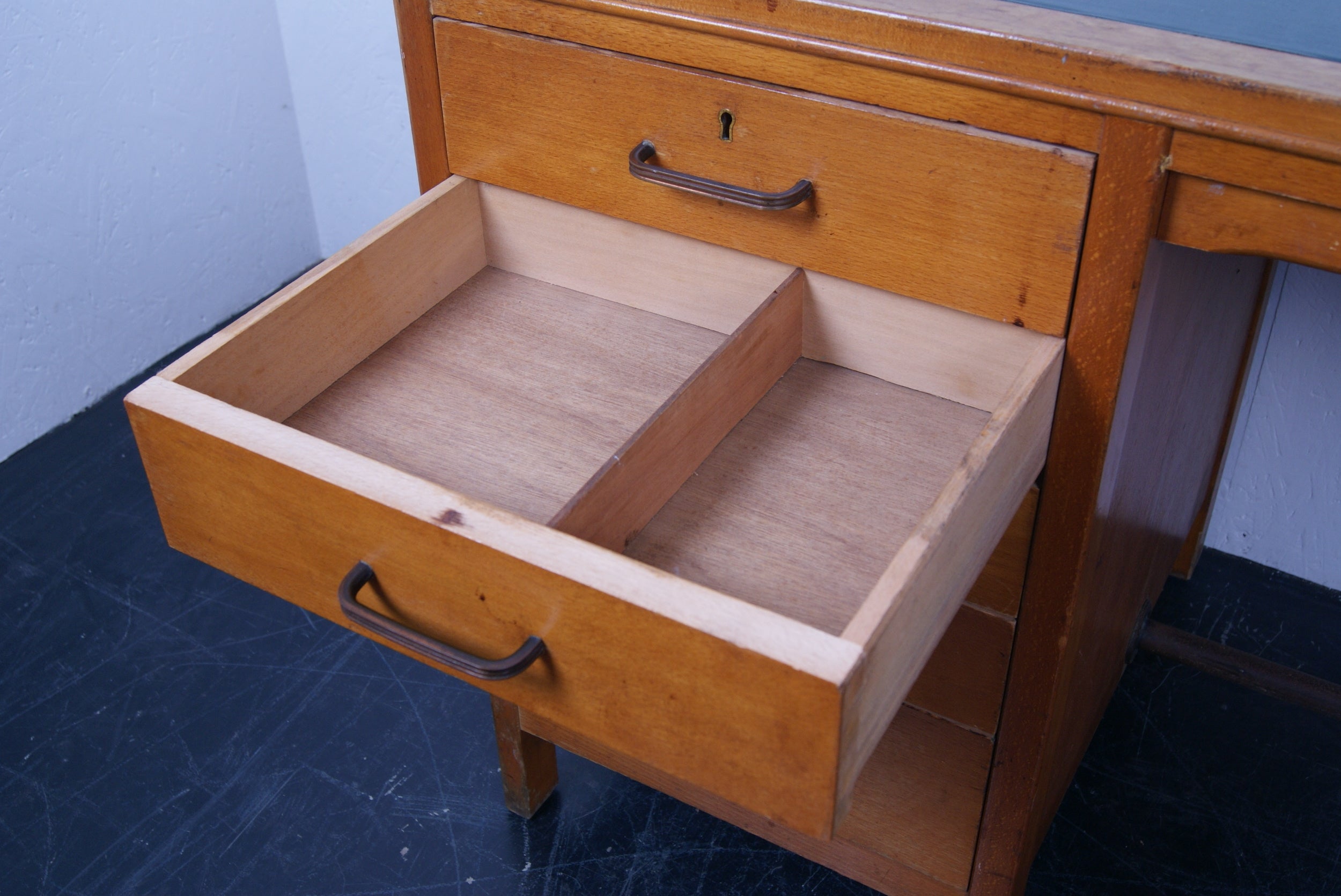 kids-desk-with-drawers-3
